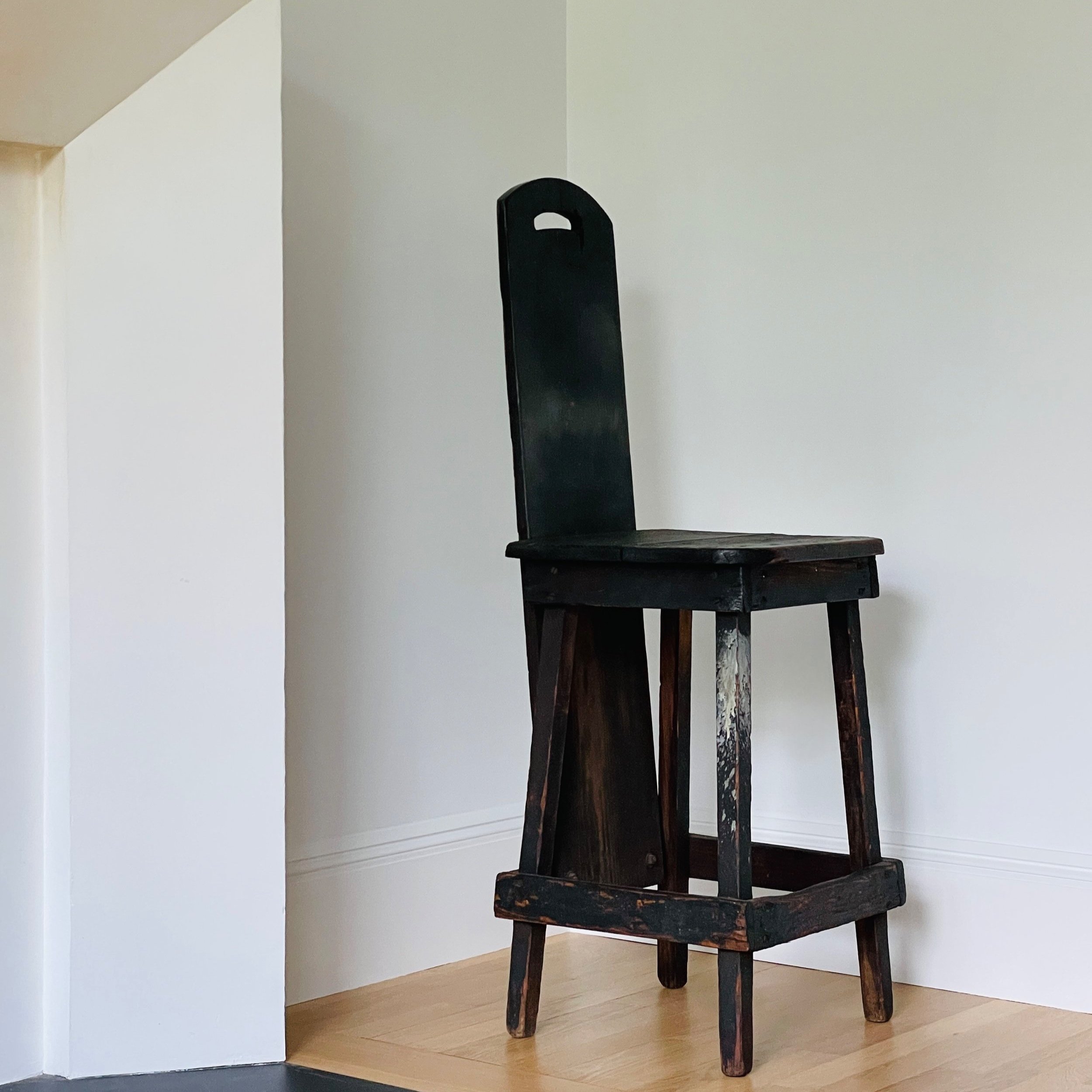 MATERI%28A%29NTIQUES+BLACK+PAINTED+WOODEN+STOOL+WITH+ROUND+HANDLE.jpg