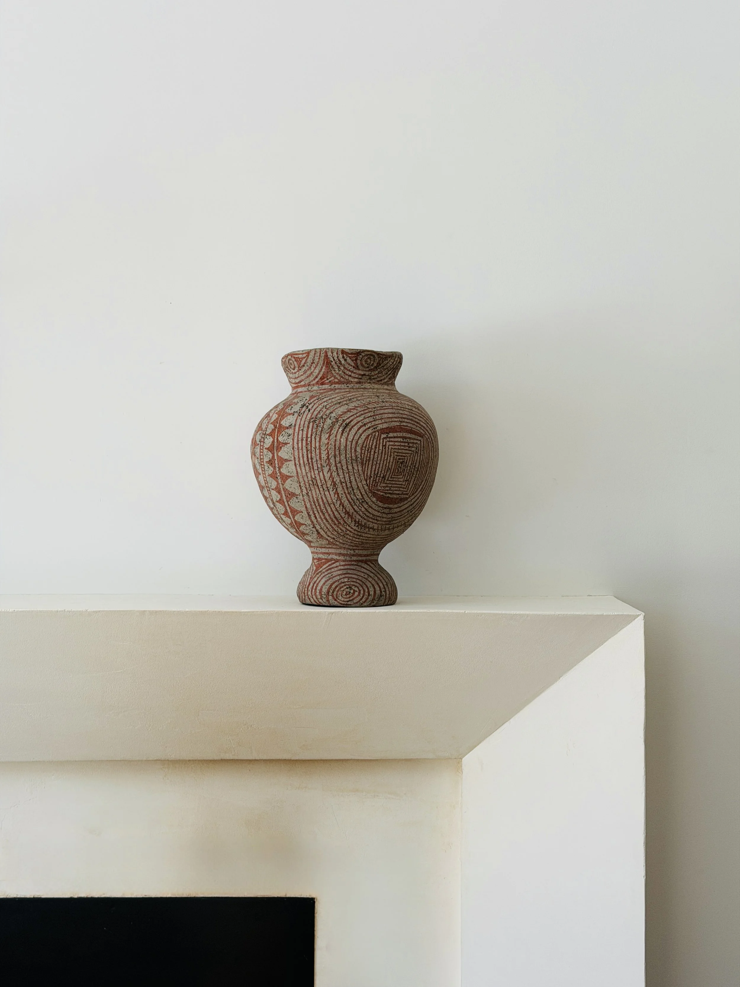 MATERI(A)NTIQUES MEDIUM THAI FOOTED VESSEL WITH WIDE MOUTH AND PATTERN.4.jpg