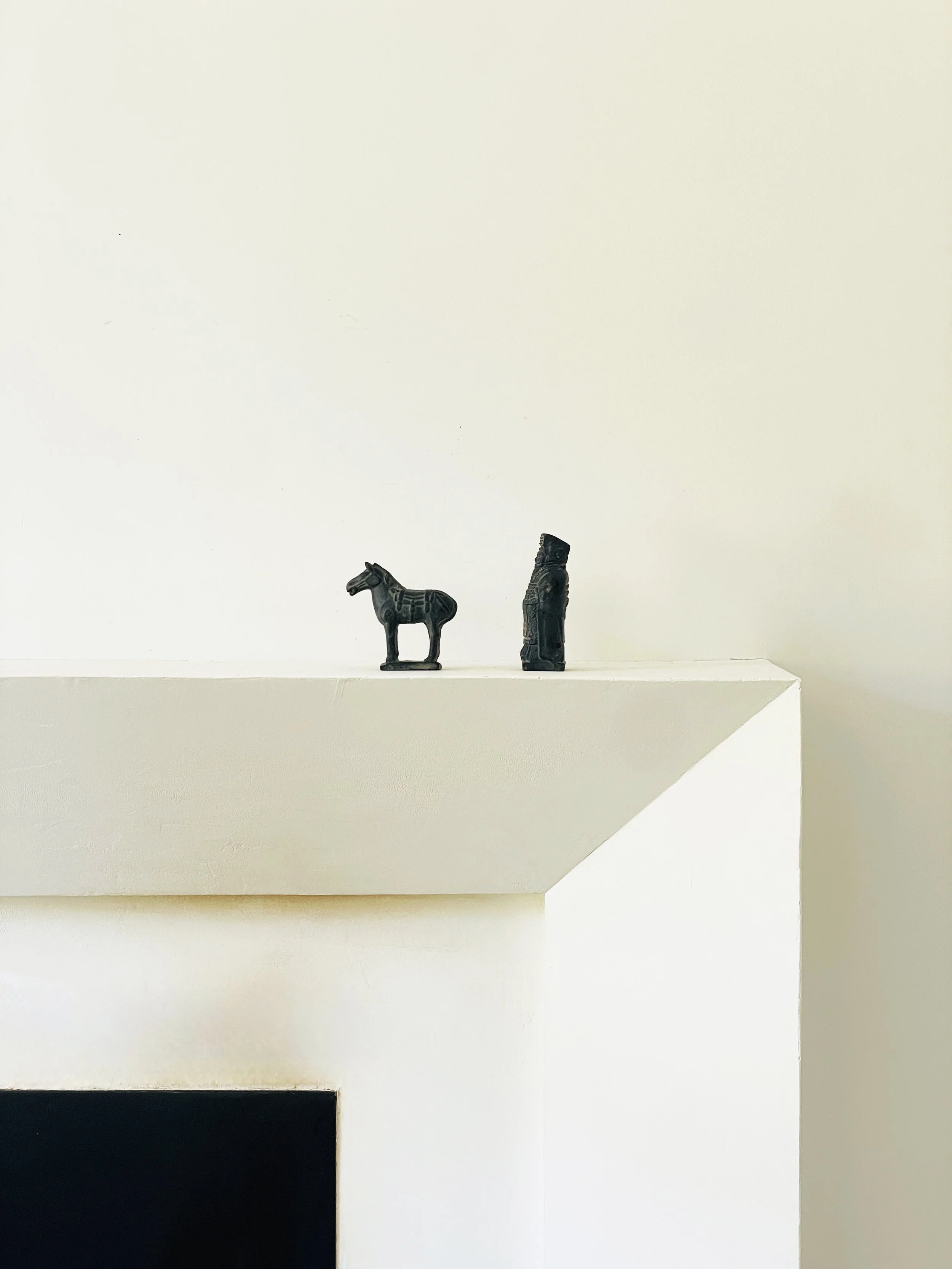 MATERI(A)NTIQUES SMALL CARVED MAN AND HORSE FIGURINES(4).jpg