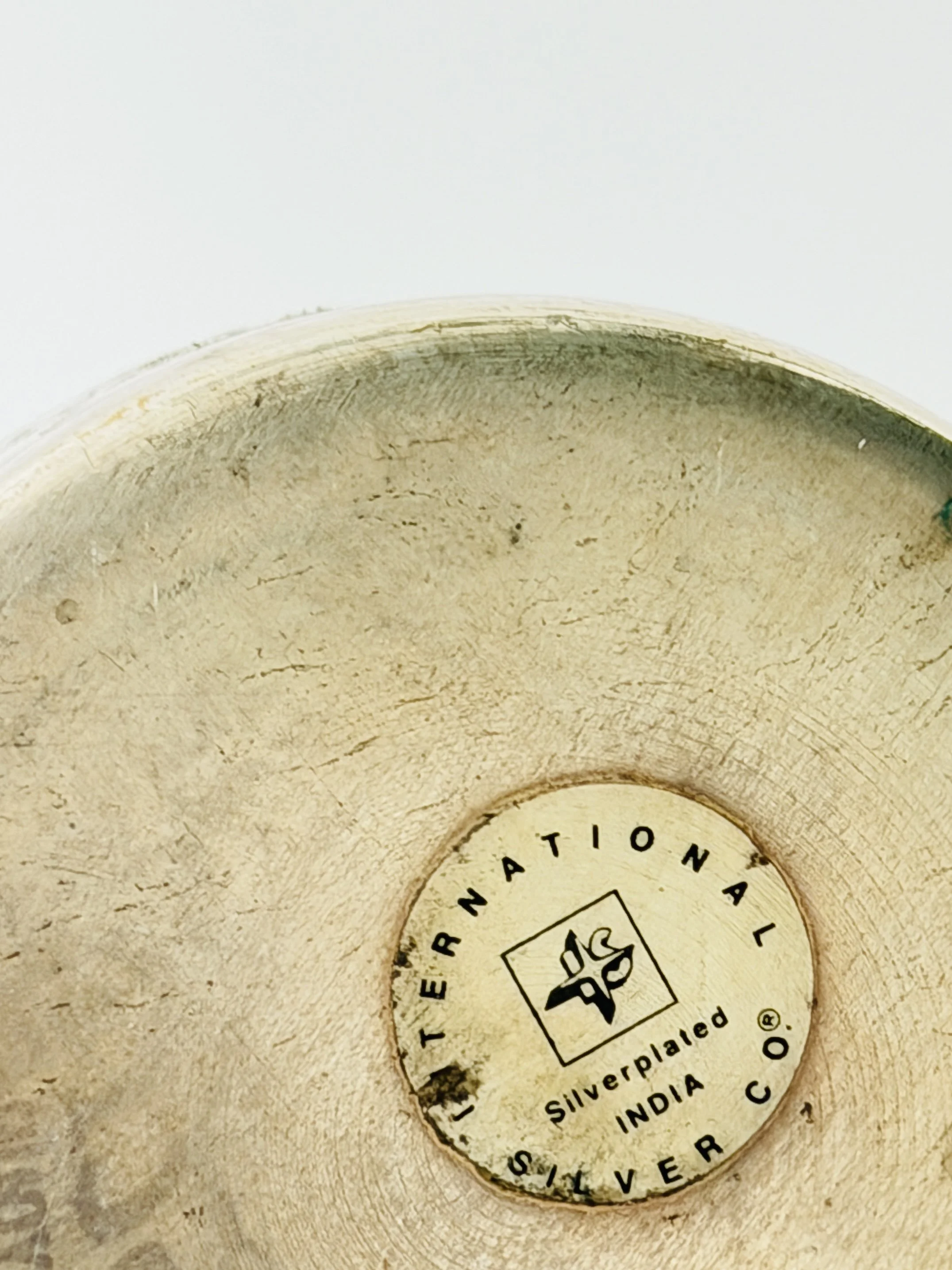 MATERI(A)NTIQUES SMALL ROUND SILVERPLATE FOX TRINKET BOX 471-A97).jpg
