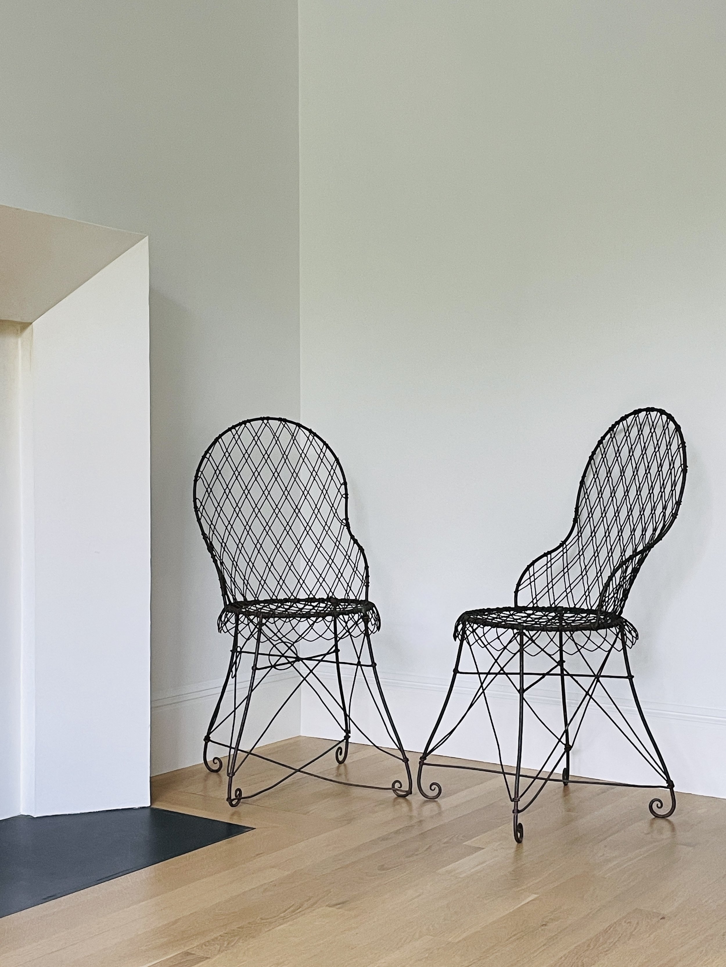 MATERI(A)NTIQUES BLACK WIREWORK OUTDOOR CHAIR SET(2).jpg