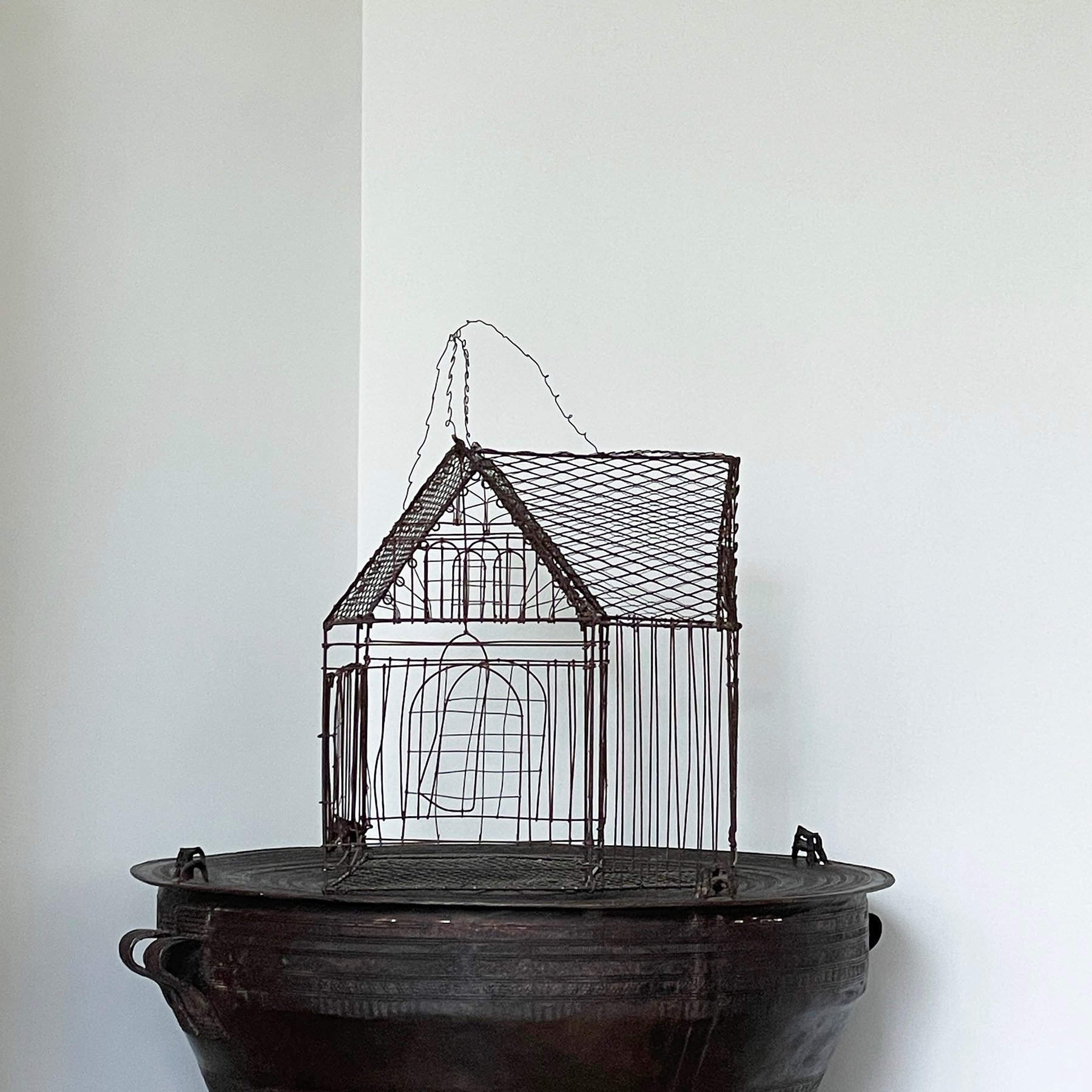 MATERI%28A%29NTIQUES+MEDIUM+PRIMITIVE+WIRE+HOUSE+BIRDCAGE%283%29.jpg