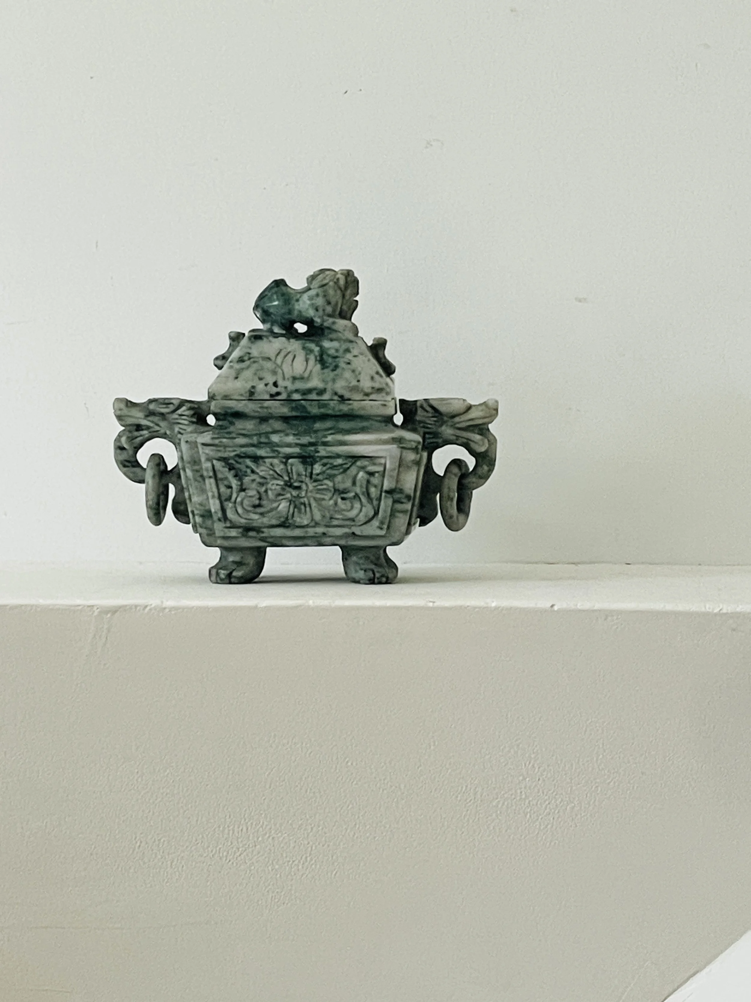 MATERI(A)NTIQUES SMALL CARVED STONE ORIENTAL STONE BOX WITH CARVED DRAGONS(2).jpg