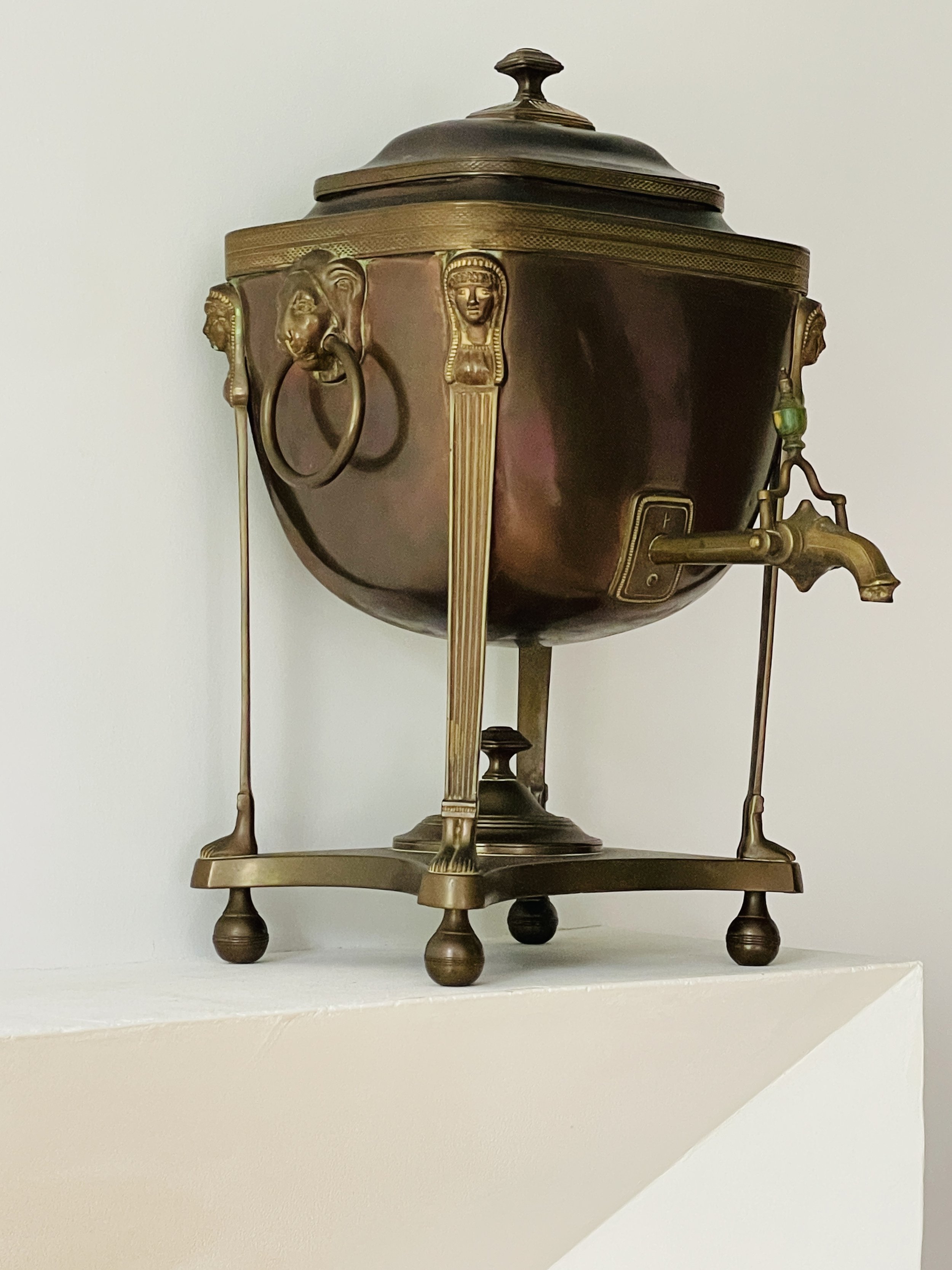 MATERI(A)NTIQUES LARGE BRASS BRAZIER WITH LIONHEADS AND STAND(3).jpg