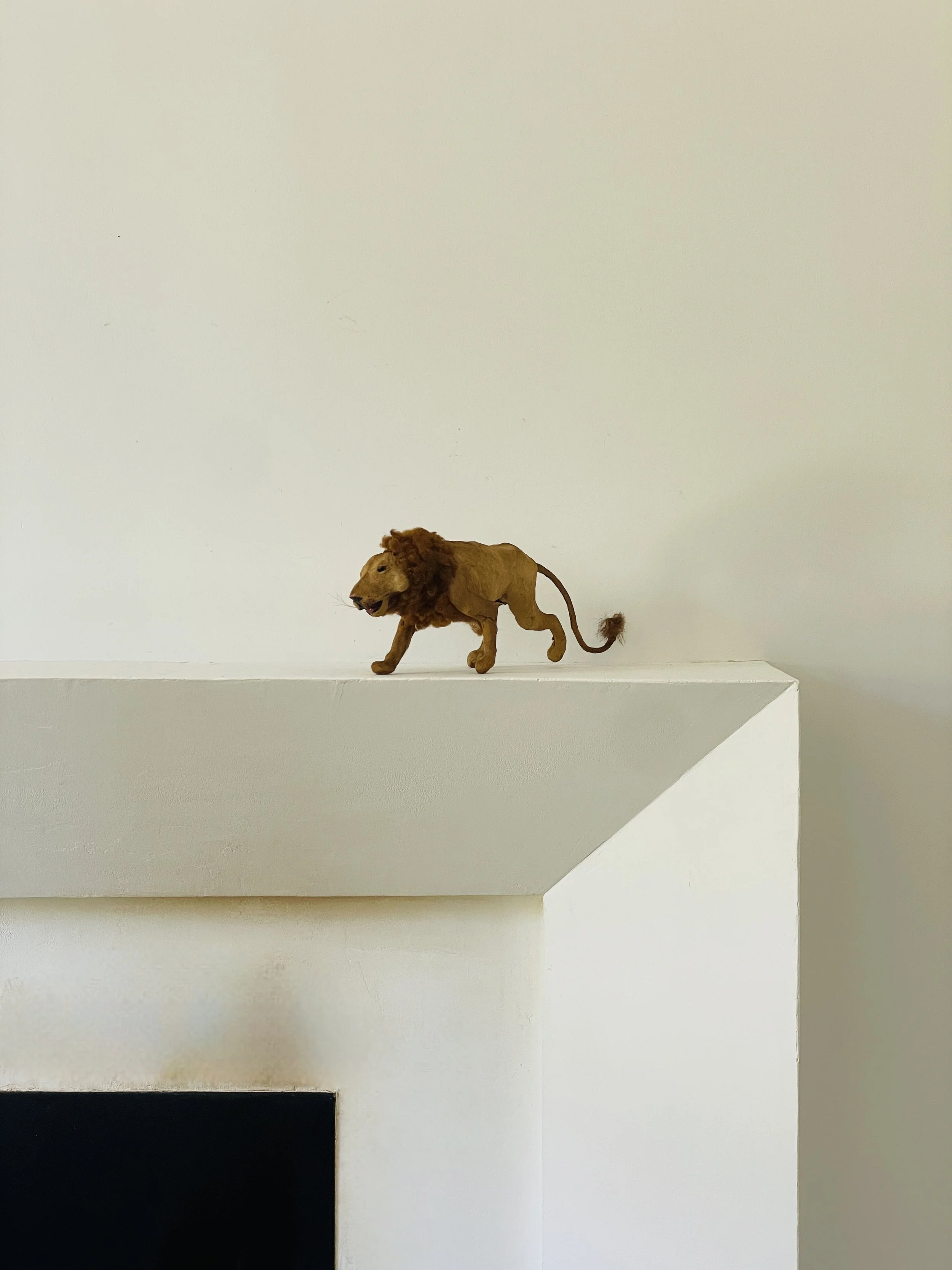 MATERI(A)NTIQUES MEDIUM FUR AND WOOL LION TOY(2).jpg