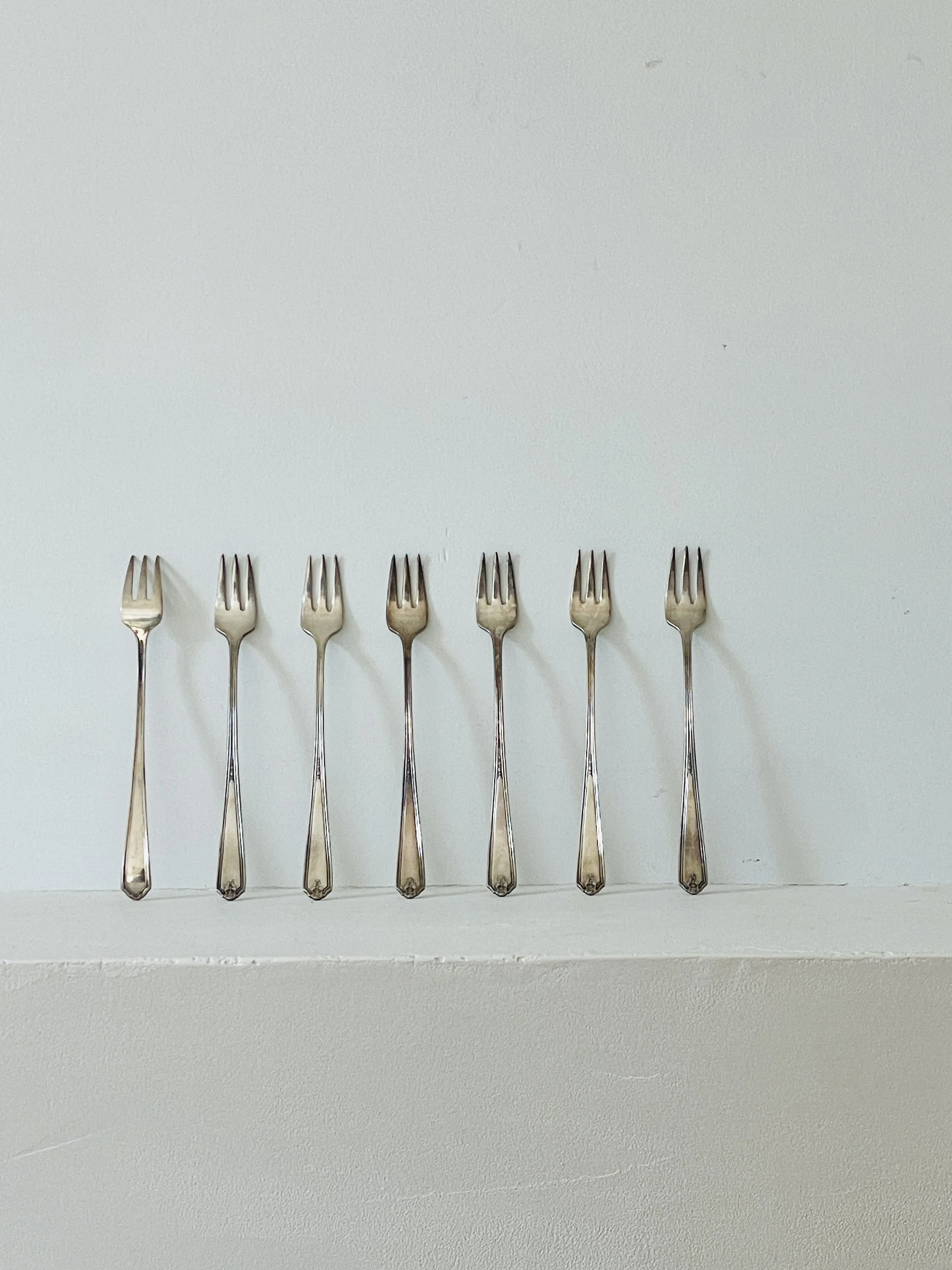 MATERI(A)NTIQUES SILVER PLATE SMALL SERVING FORK SET OF 7(2).jpg