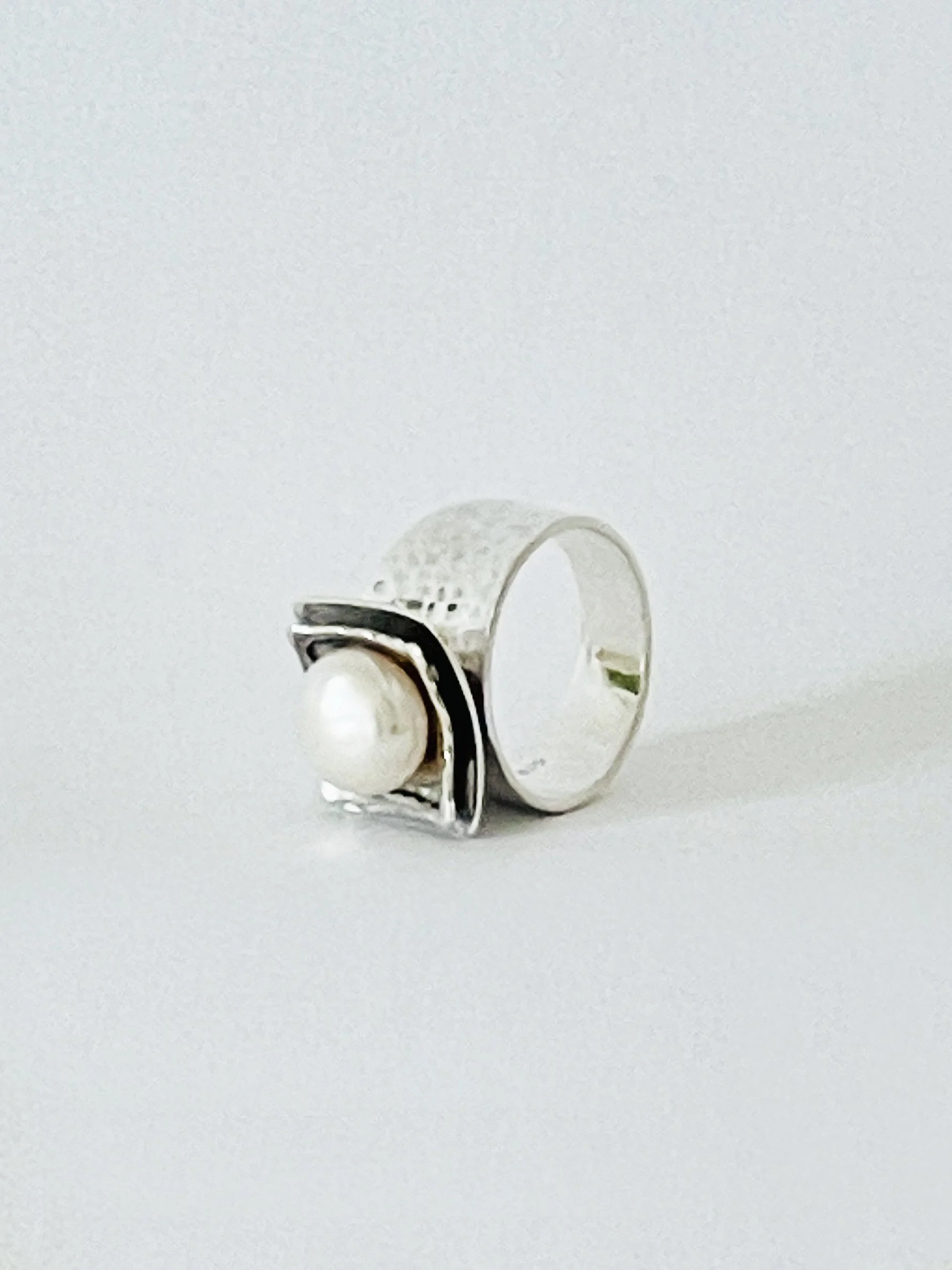 MATERI(A)NTIQUES STERLING AND PEARL SQUARE FACE RING; SIZE 5.5(5).jpg