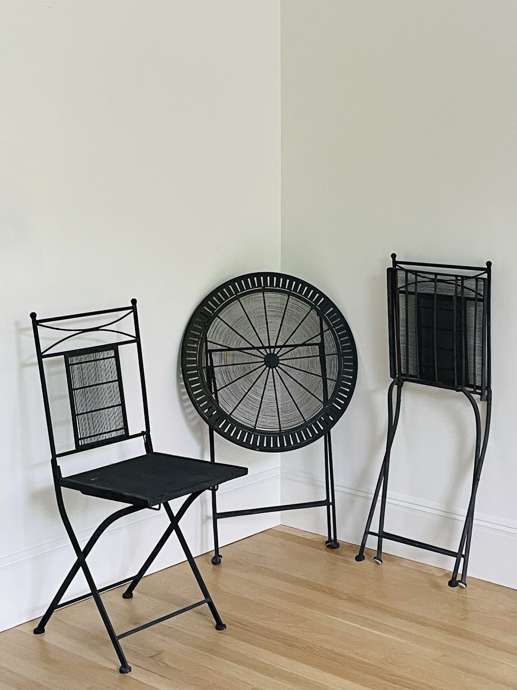 MATERI(A)NTIQUES OUTDOOR BLACK WIRE BISTRO TABLE AND CHAIRS SET(5).jpg