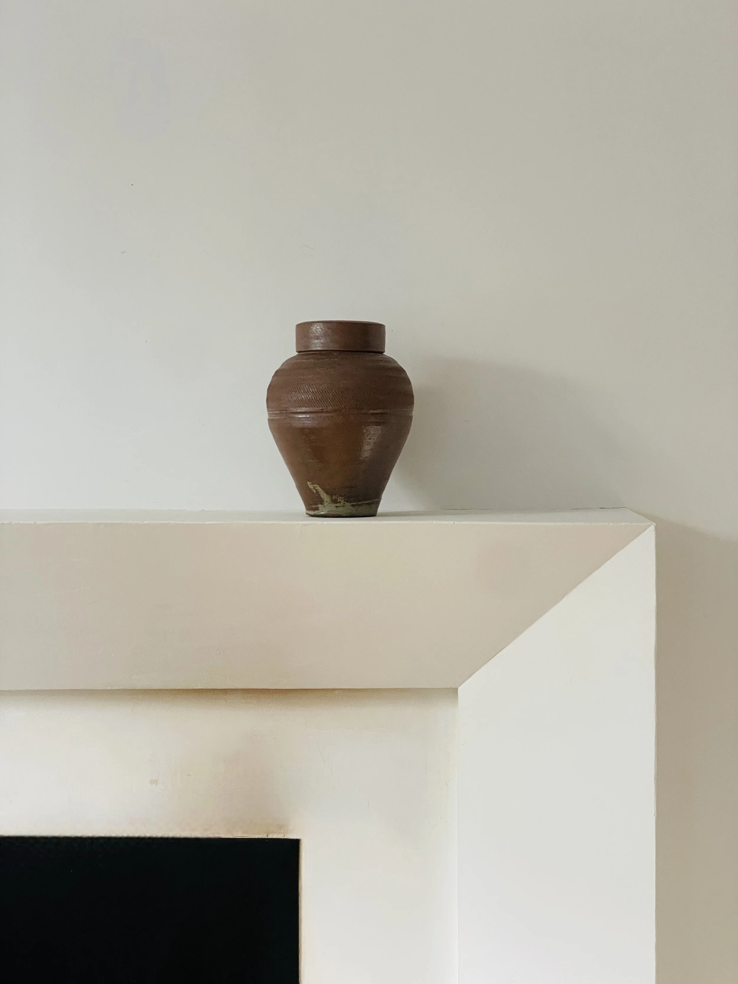 MATERI(A)NTIQUES MEDIUM LIDDED STUDIO POTTERY VASE WITH SURFACE DESIGN.jpg