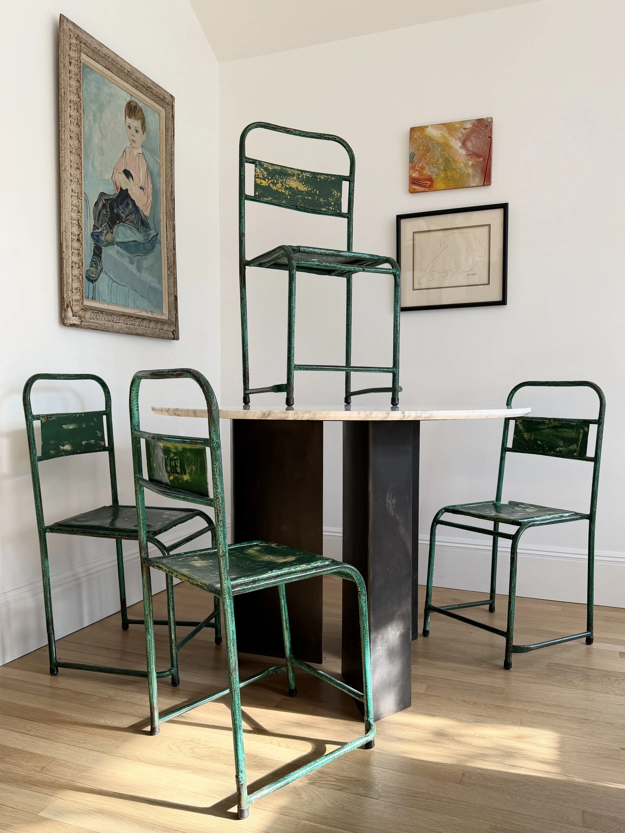 MATERI(A)NTIQUES SET OF 4 EMERALD GREEN PAINTED METAL SIDE CHAIRS(2).jpg