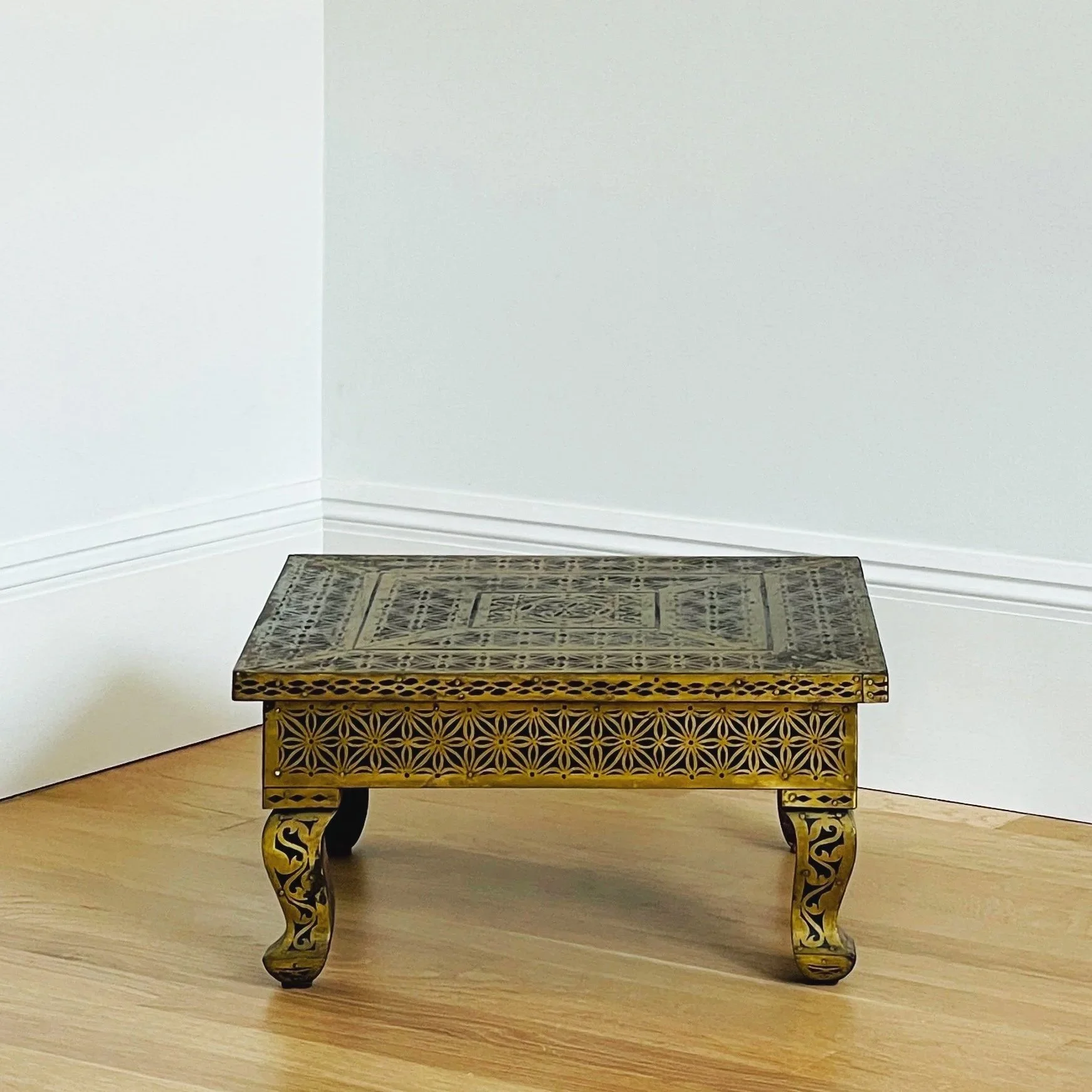 MATERI(A)NTIQUES WOODEN WITH BRASS INLAY SIDE TABLE