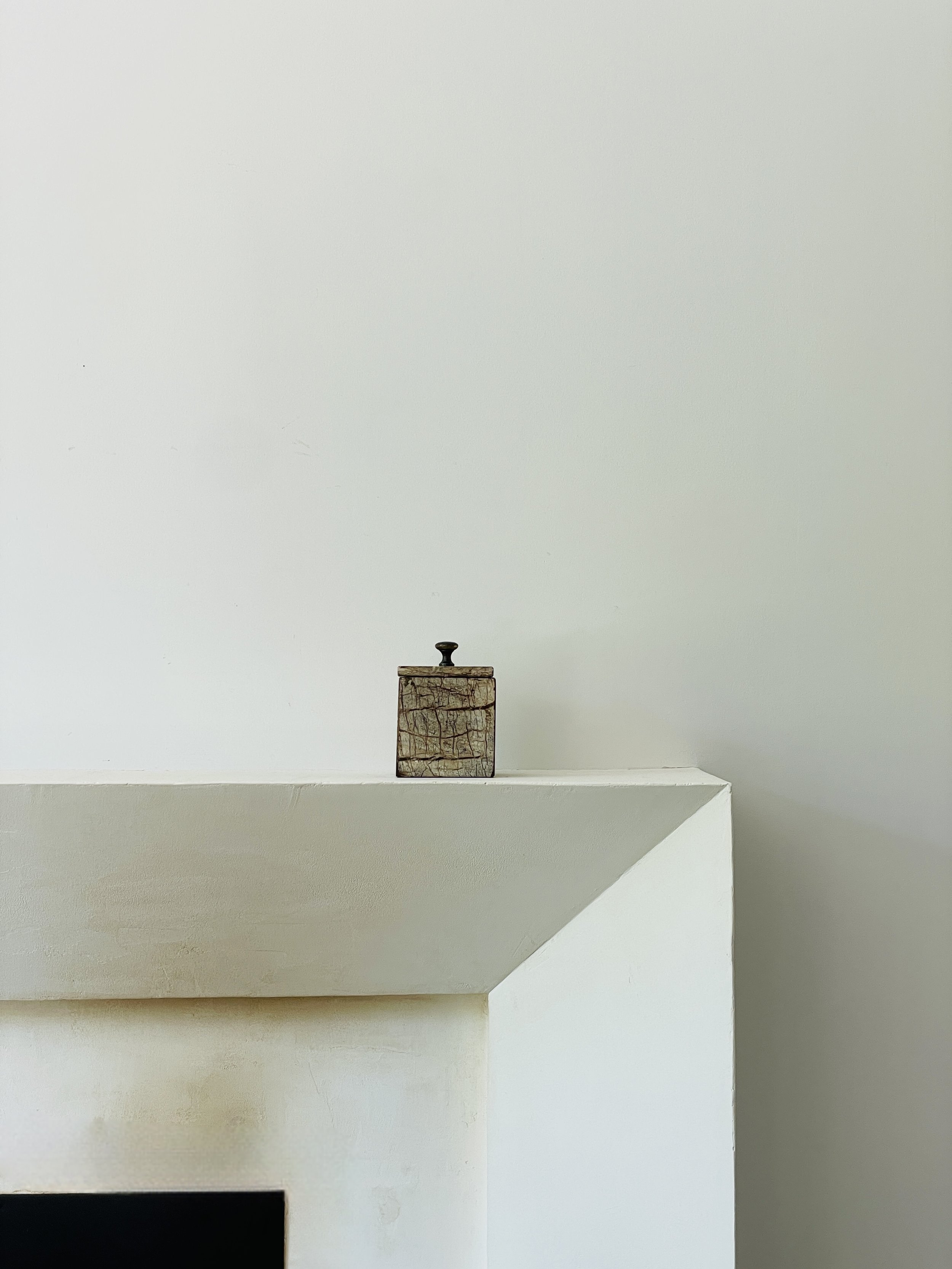 MATERI(A)NTIQUES SMALL SQUARE STONE LIDDED BOX(2).jpg