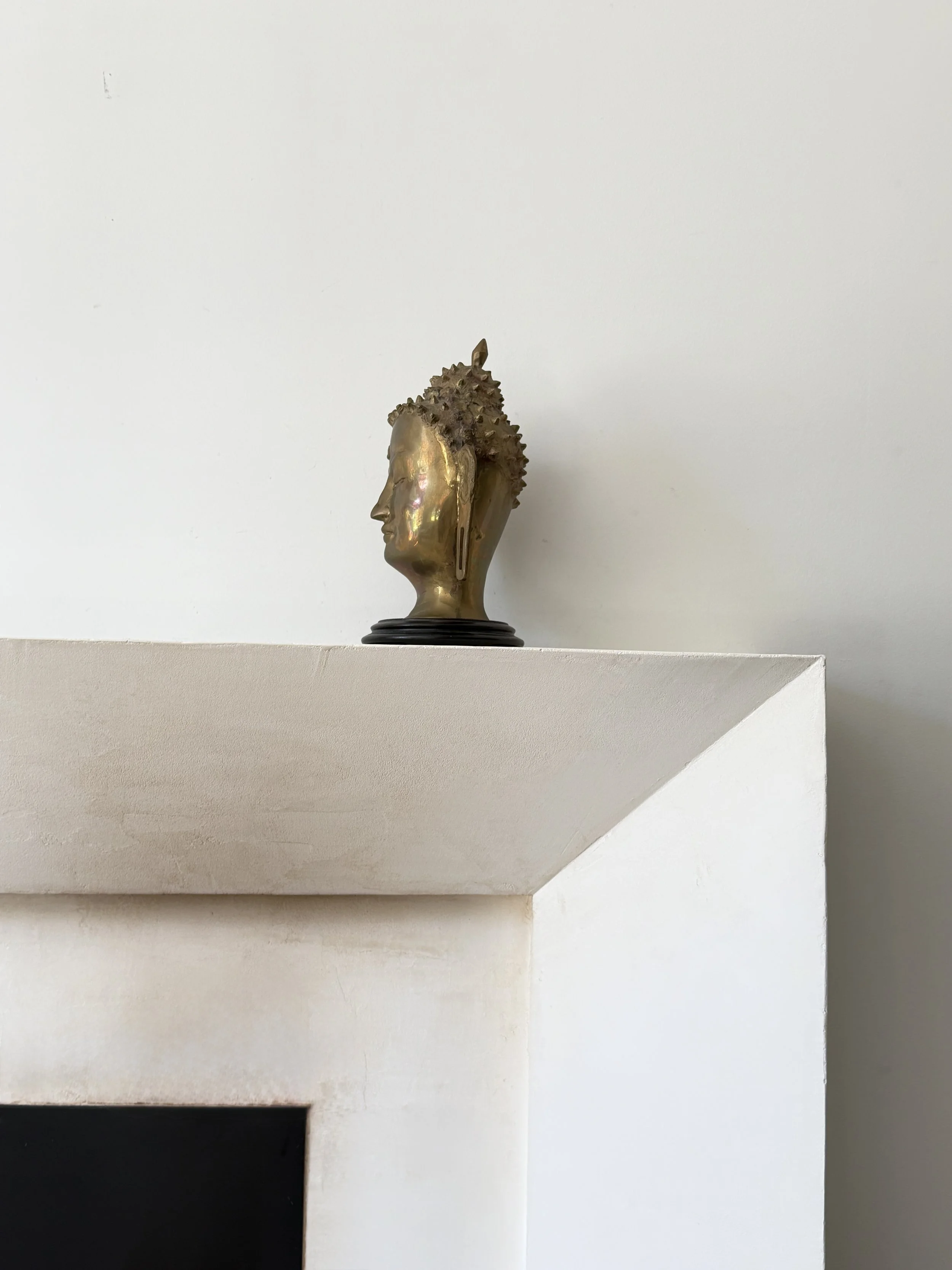 MATERI(A)NTIQUES LARGE CAST BRASS BUDDHA HEAD ON WOODEN STAND 501-A(2).jpg