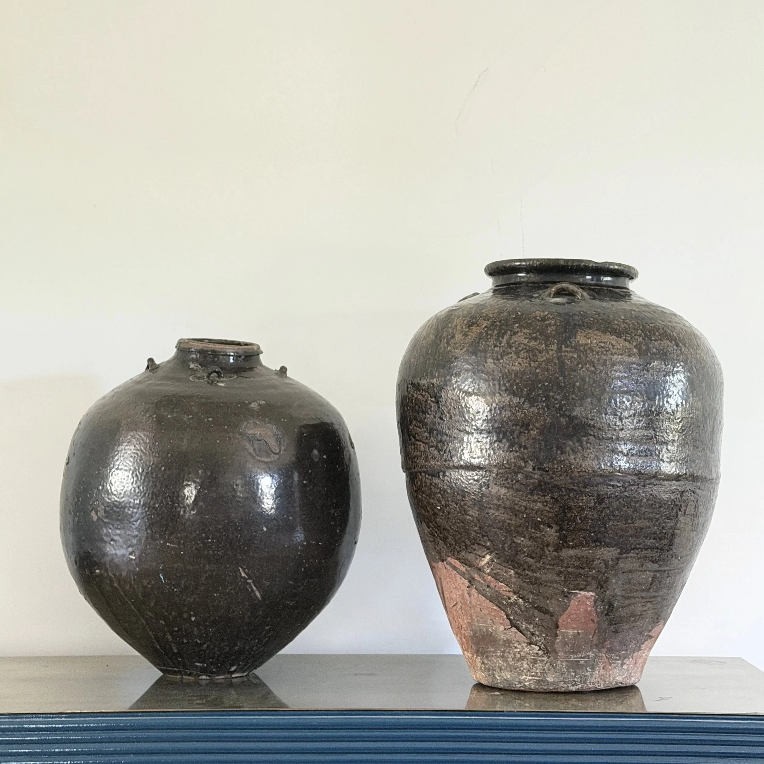 MATERI%28A%29NTIQUES+EXTRA+LARGE+%2B+LARGE+DARK+BROWN+CHINESE+URN+WITH+SMALL+HANDLE+DETAILS+559-A%288%29.jpg