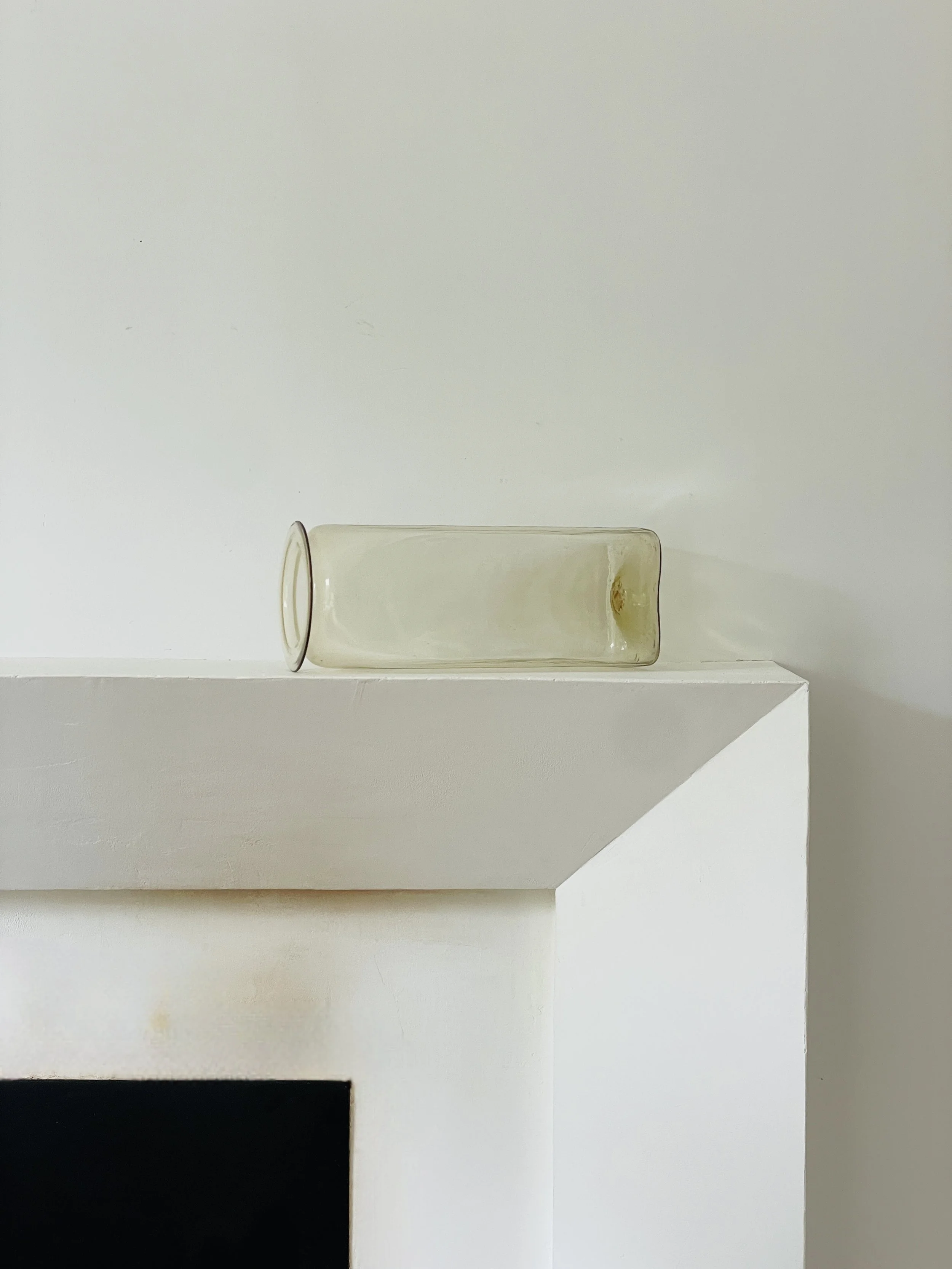 MATERI(A)NTIQUES PALE YELLOW OCHRE SQAURE BLOWN GLASS VASE(4).jpg