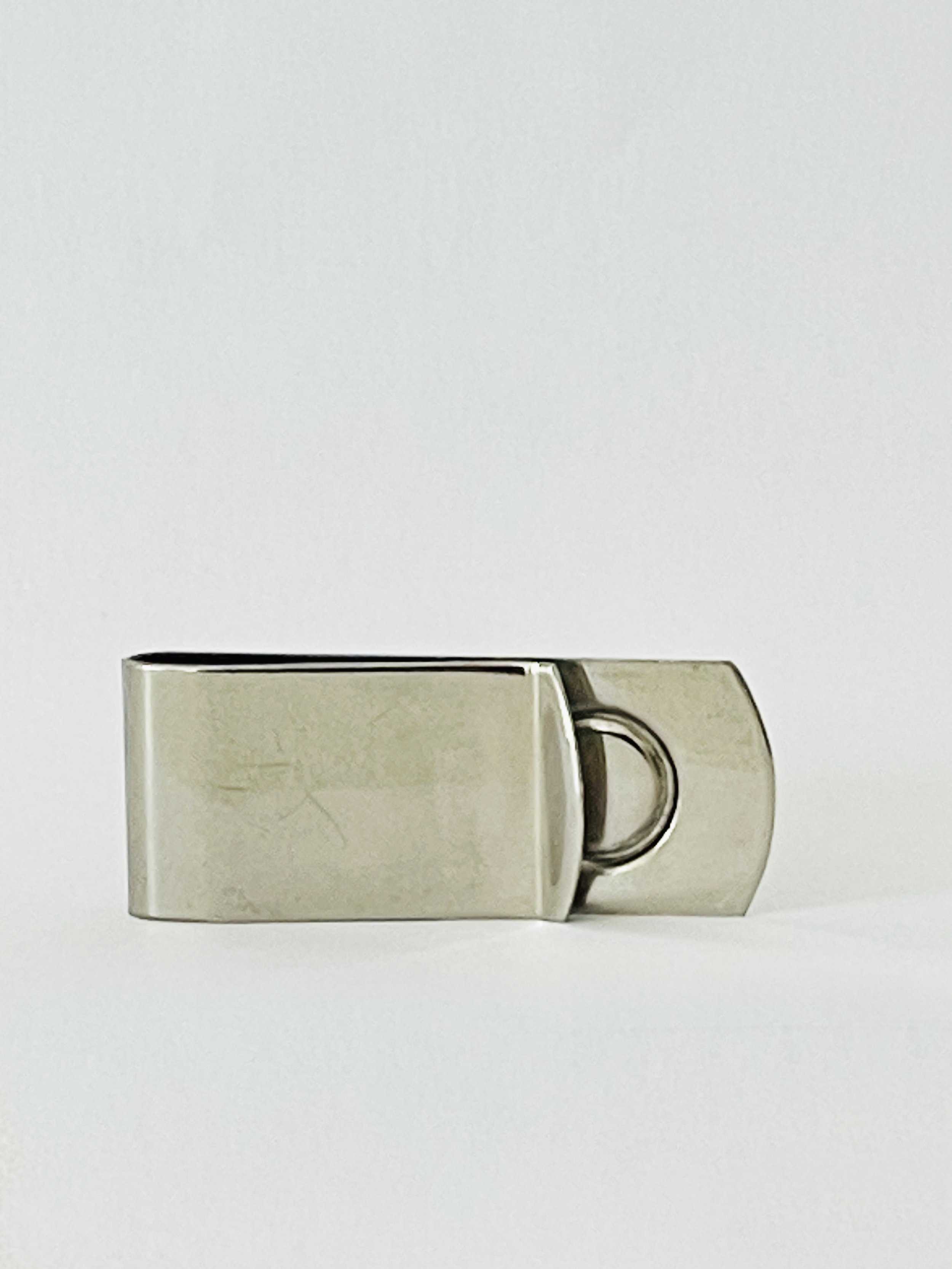 MATERI(A)NTIQUES SILVER PLATE MONEY CLIP WITH MOONSTONE CIRCULAR DETAIL(4).jpg