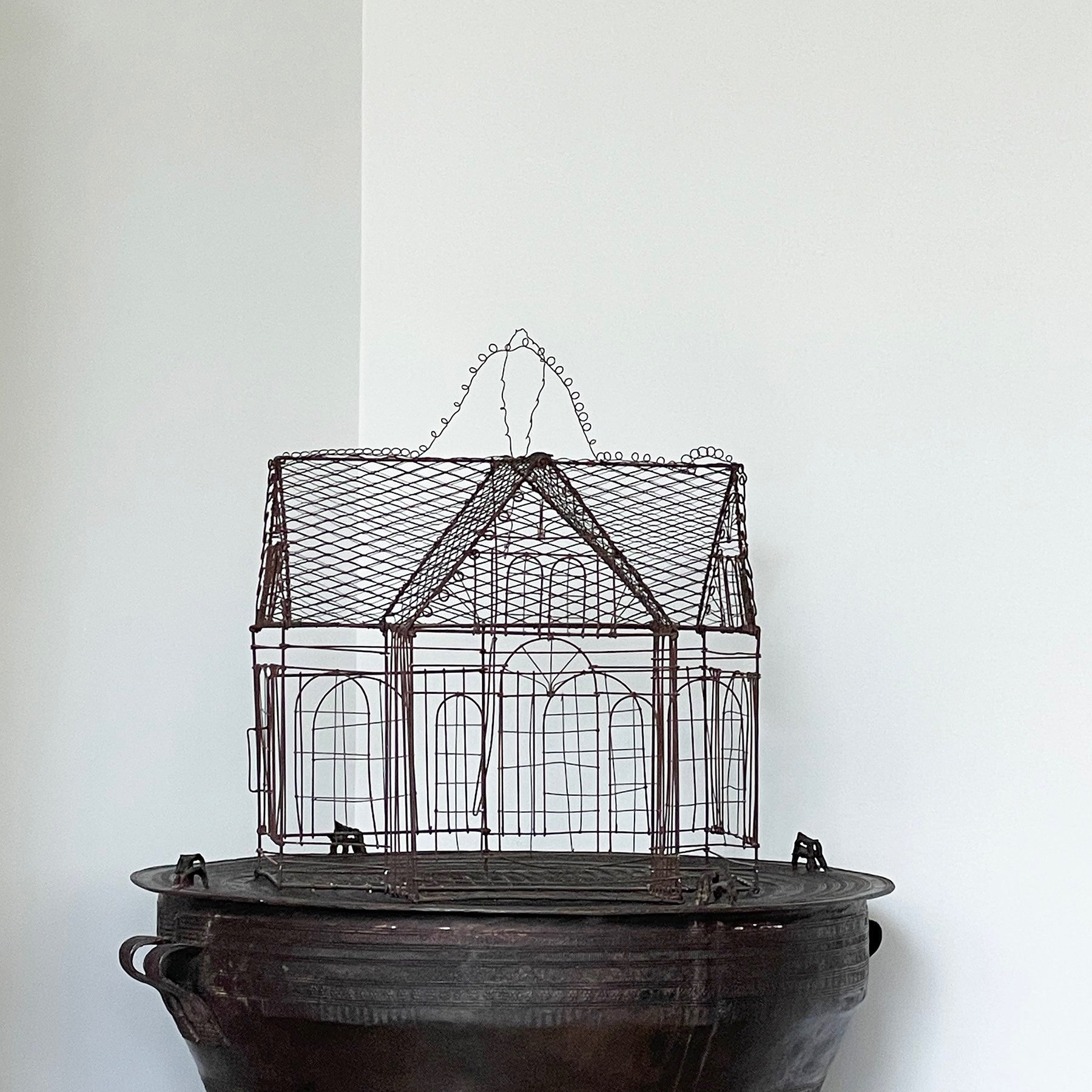 MATERI%28A%29NTIQUES+MEDIUM+PRIMITIVE+WIRE+HOUSE+BIRDCAGE%286%29.jpg