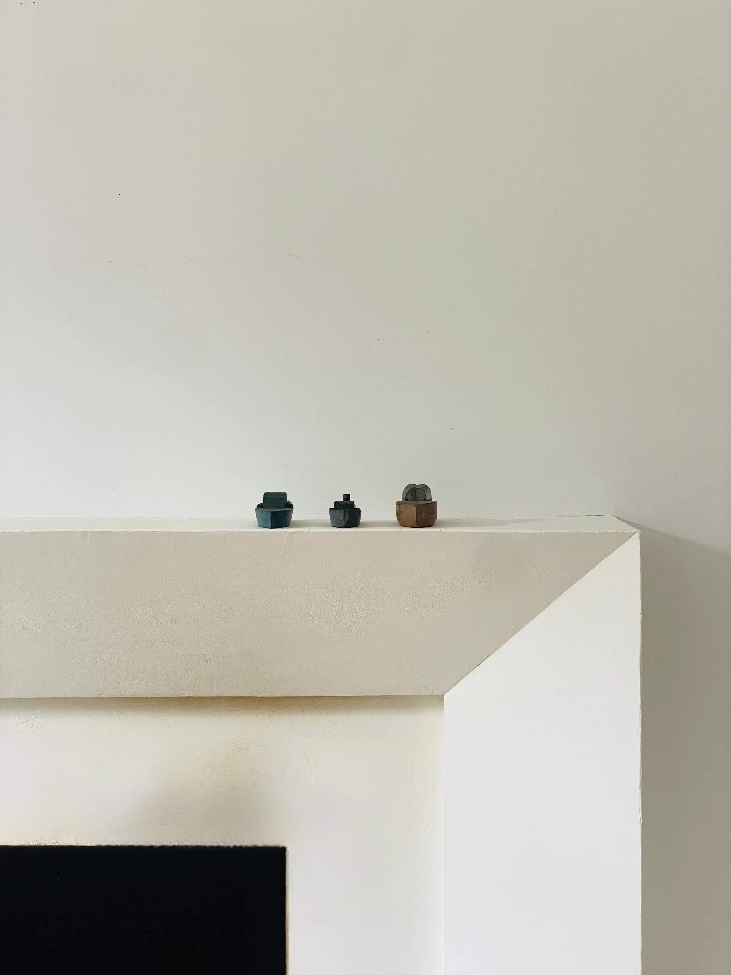 MATERI(A)NTIQUES SET OF 3 WOODEN HAND PAINTED TOY BOATS(3).jpg