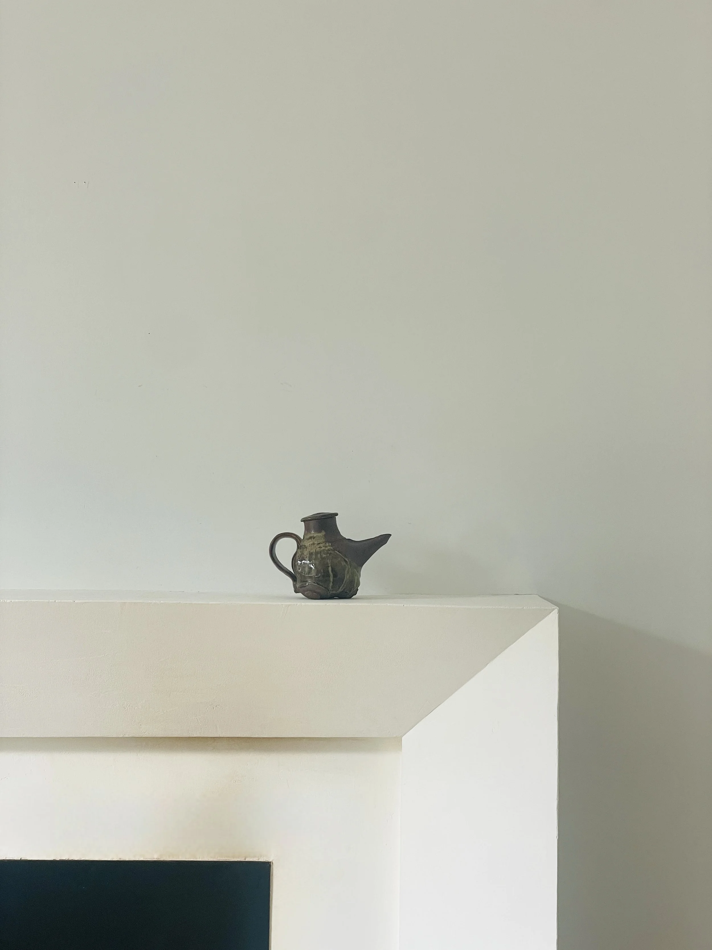 MATERI(A)NTIQUES SMALL MIXED GREEN AND BROWN EARTHENWARE STUDIO POTTERY PITCHER WITH HANDLE AND LID(4).jpg