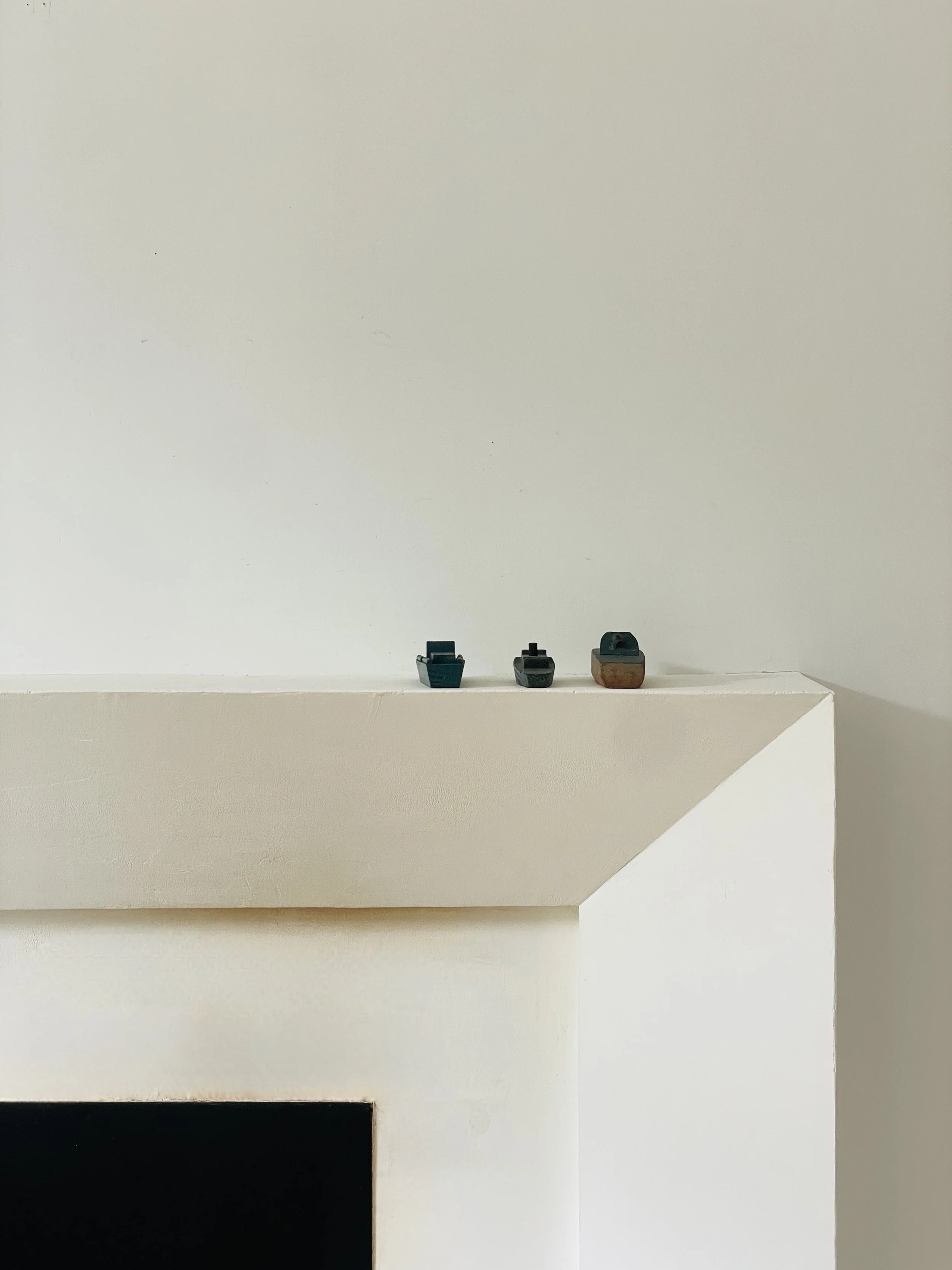 MATERI(A)NTIQUES SET OF 3 WOODEN HAND PAINTED TOY BOATS(5).jpg