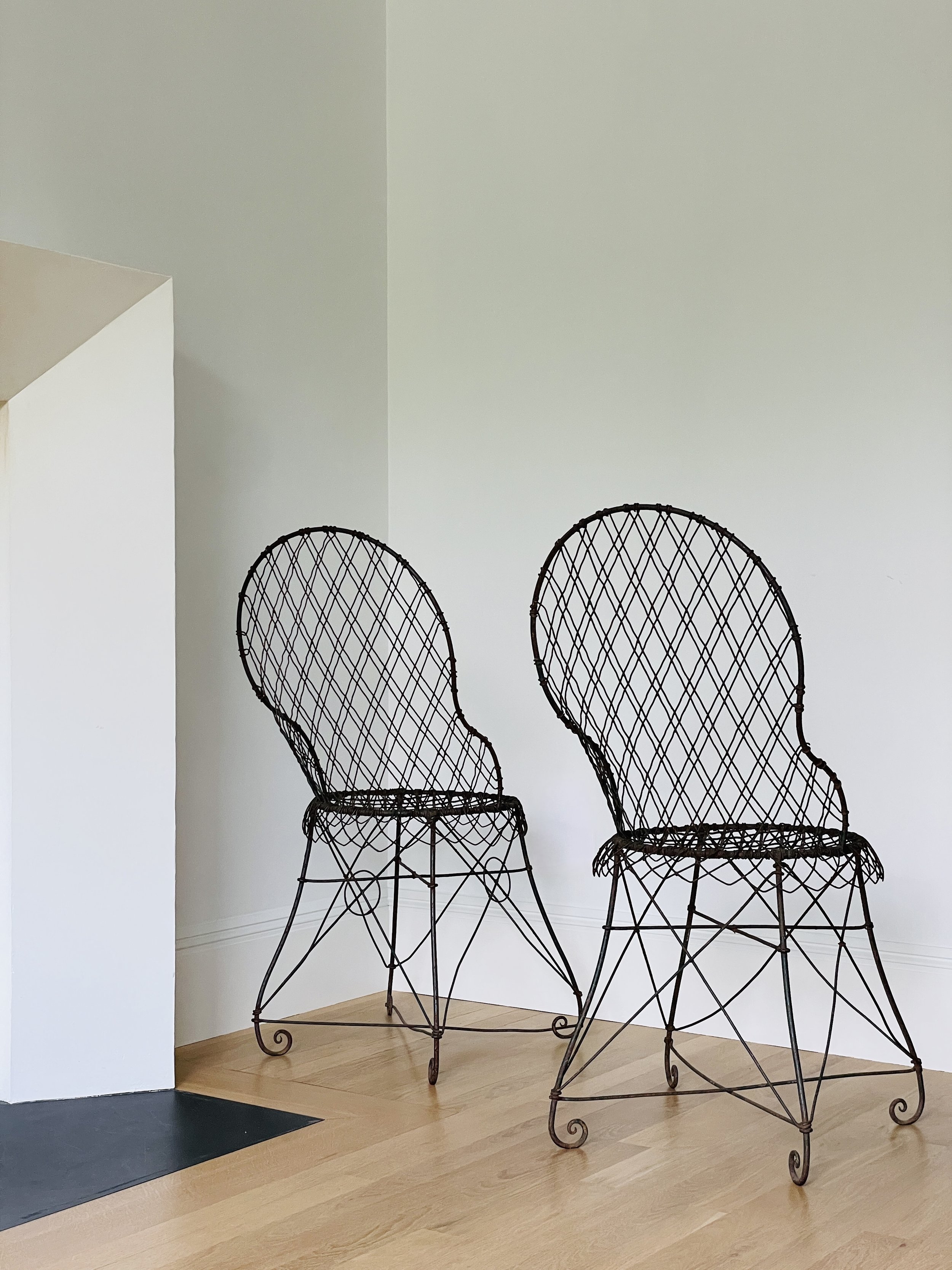 MATERI(A)NTIQUES BLACK WIREWORK OUTDOOR CHAIR SET(6).jpg