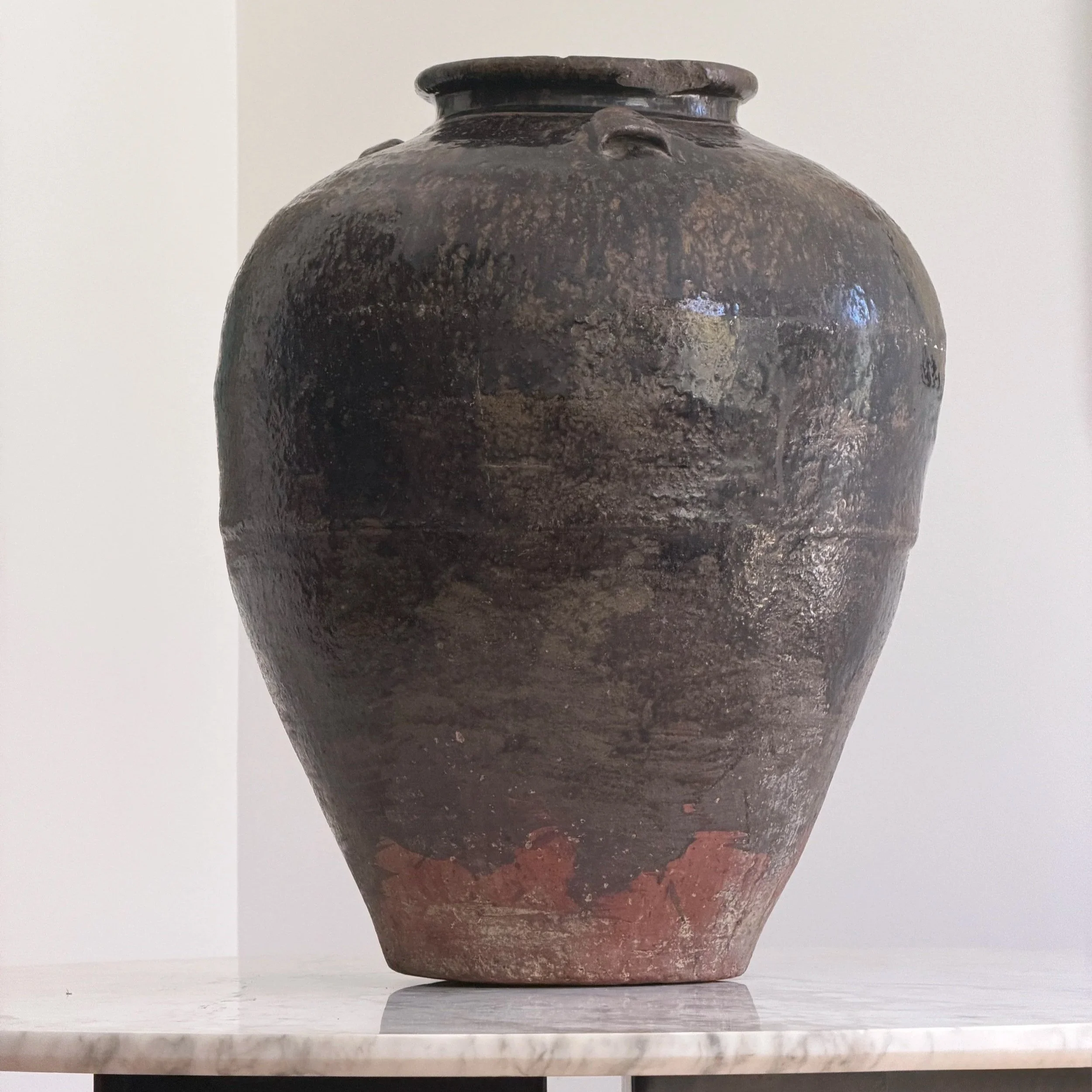 MATERI%28A%29NTIQUES+EXTRA+LARGE+DARK+BROWN+CHINESE+URN+WITH+SMALL+HANDLE+DETAILS+559-A.jpg