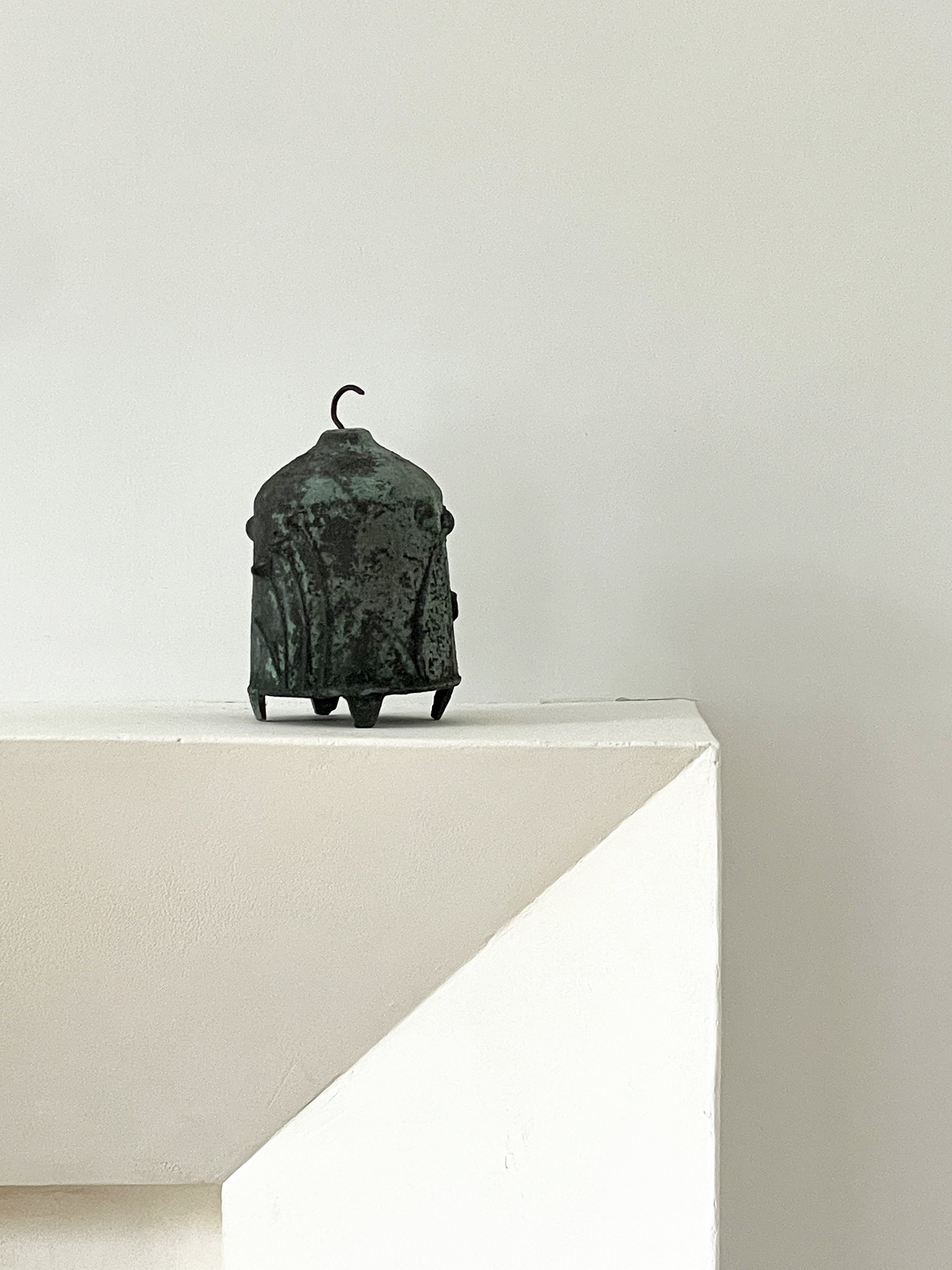 MATERIA-ANTIQUES-BRONZE-FOOTED-BELL-RELEASE-3(2).jpg