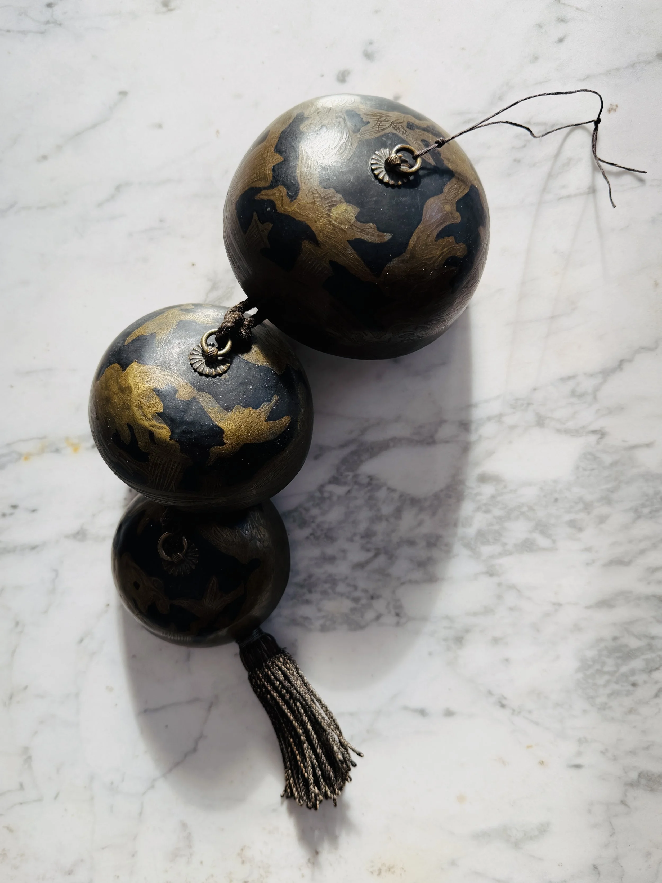 MATERI(A)NTIQUES PAINTED BRASS : BRONZE THREE TIER HAND TIED BELL : GONGS WITH TASSLE.5.jpg