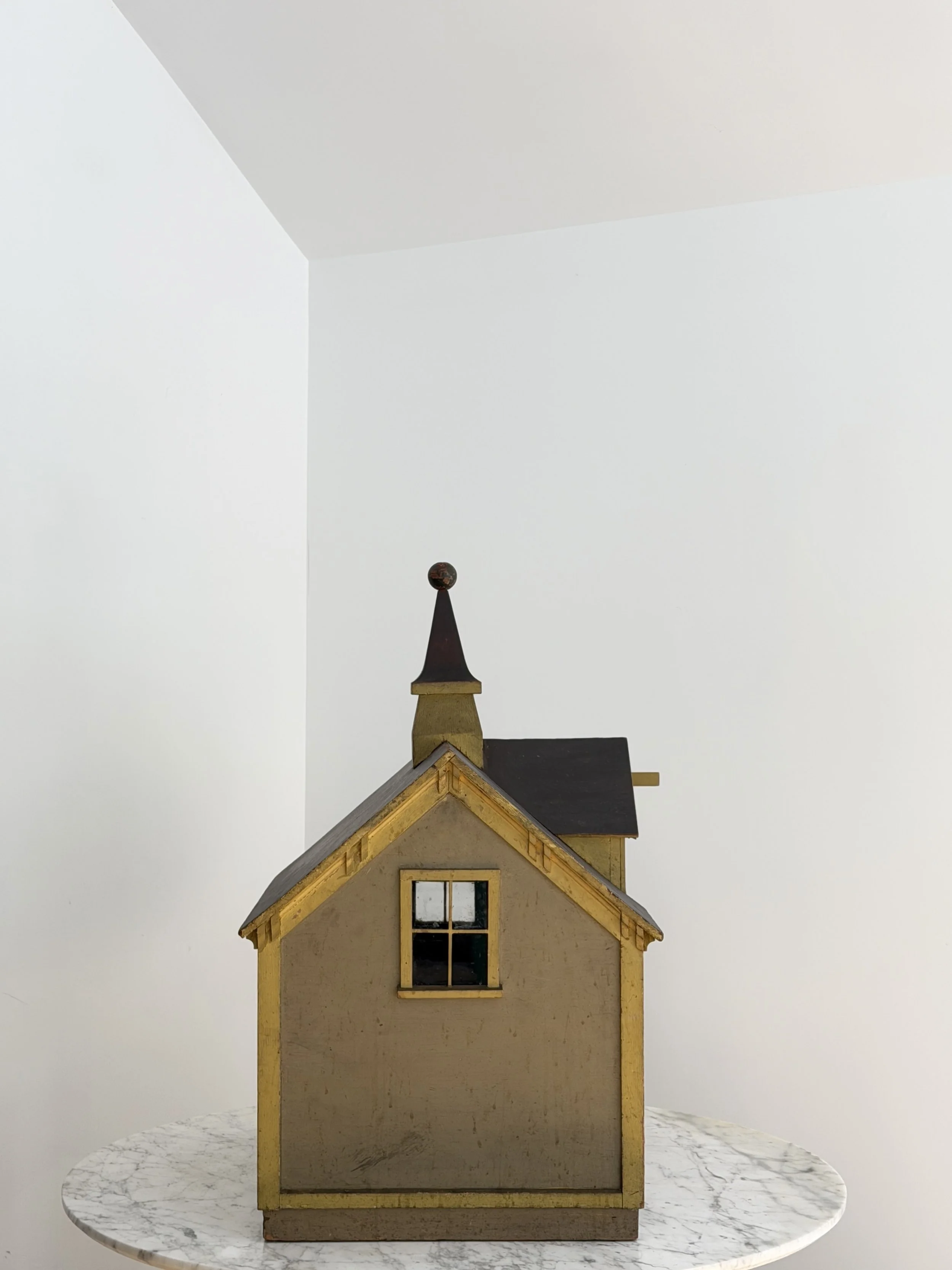 MATERI(A)NTIQUES EXTRA LARGE OLIVE AND OCHRE PAINTED MODEL BARN.3.jpg