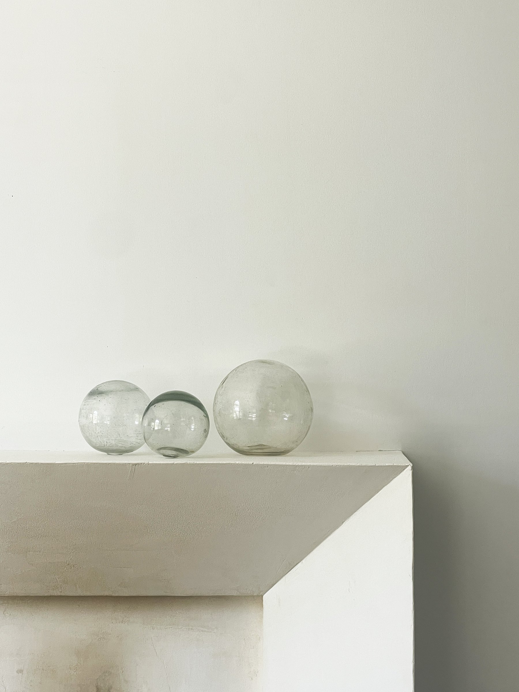 MATERI(A)NTIQUES SET OF THREE CLEAR GLASS SEIN FLOATS(2).jpg