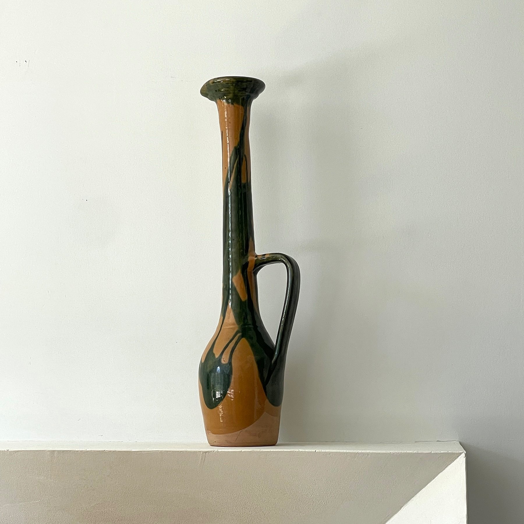 MATERI%28A%29NTIQUES+GIRAFFE+NECK+MUSTARD%3AGREEN++STUDIO+POTTERY+PITCHER%284%29.jpg