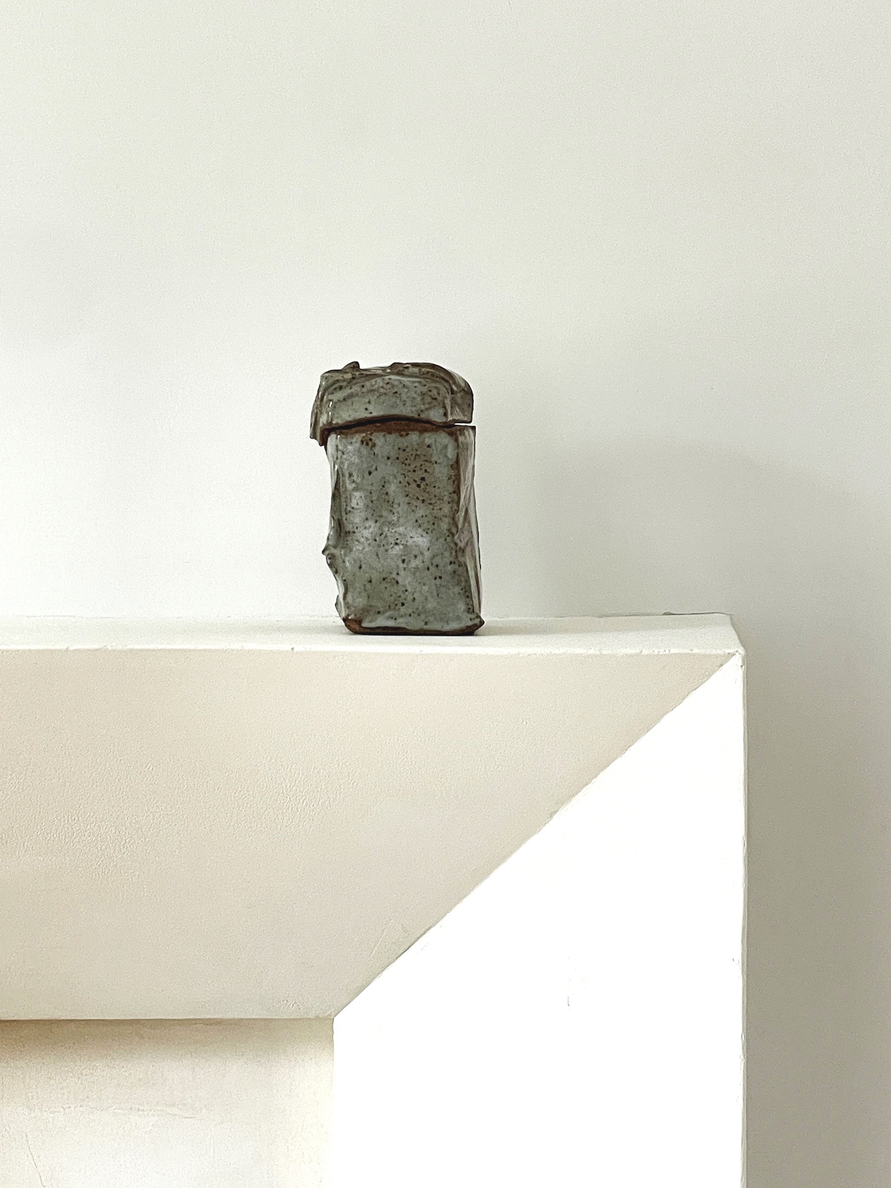 MATERIA-ANTIQUES-SMALL-LIDDED-STUDIO-POTTERY-VESSLE-RELEASE-3%285%29.jpg
