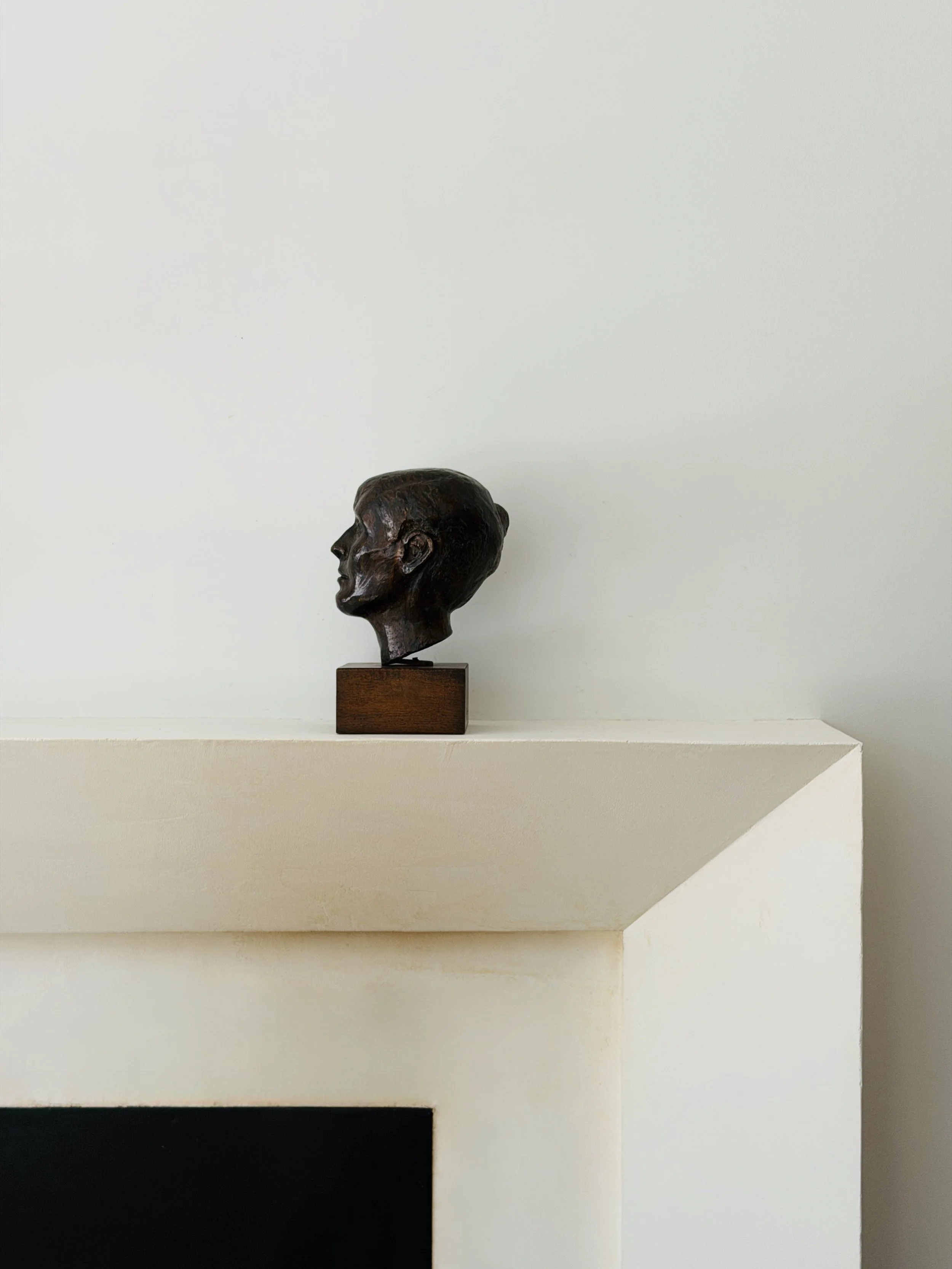 MATERI(A)NTIQUES MEDIUM BRONZE FEMALE BUST ON WOODEN STAND.8.jpg