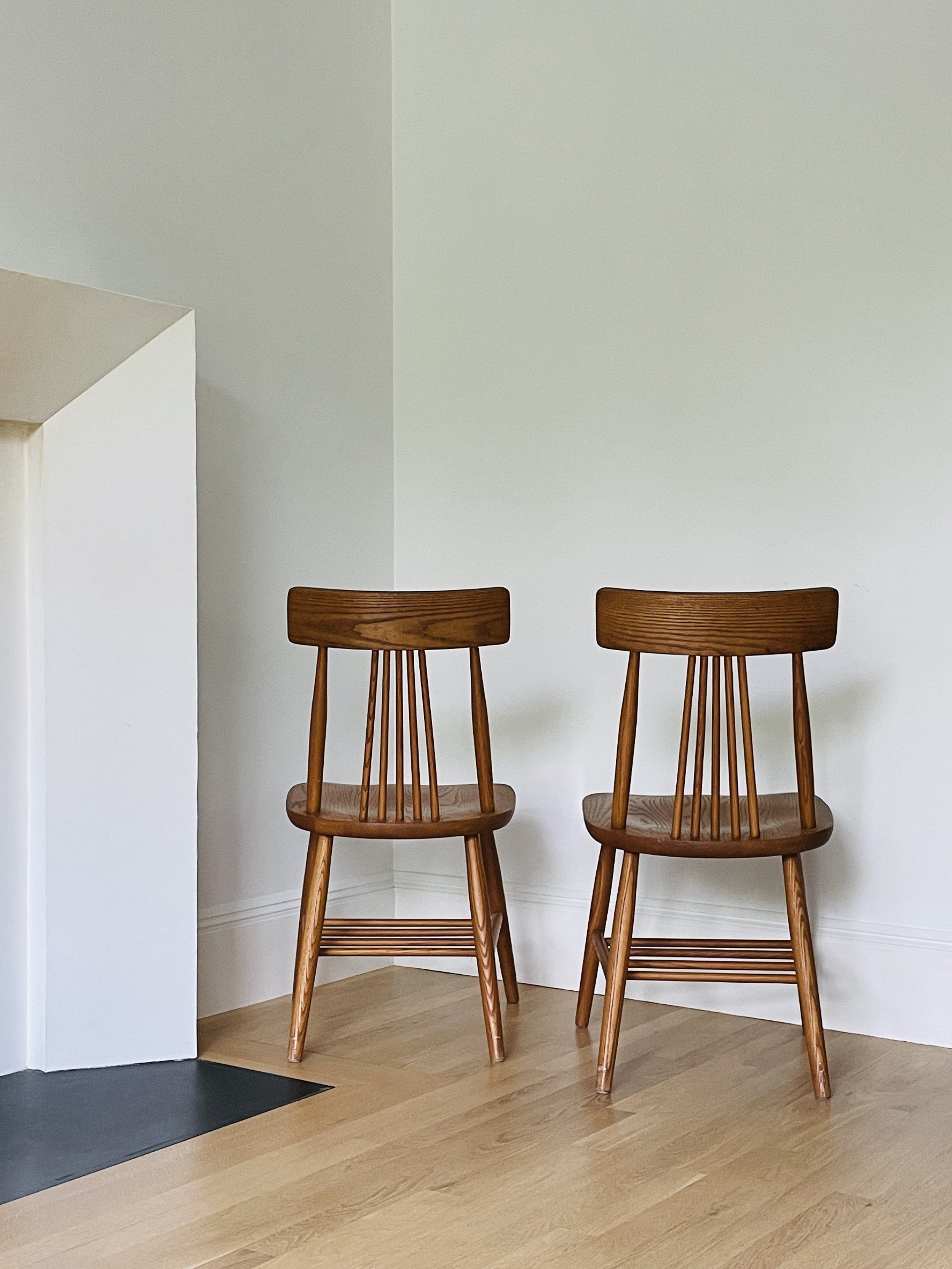 MATERI(A)NTIQUES MID CENTURY MODERN OAK WINDSOR CHAIR SET(6).jpg