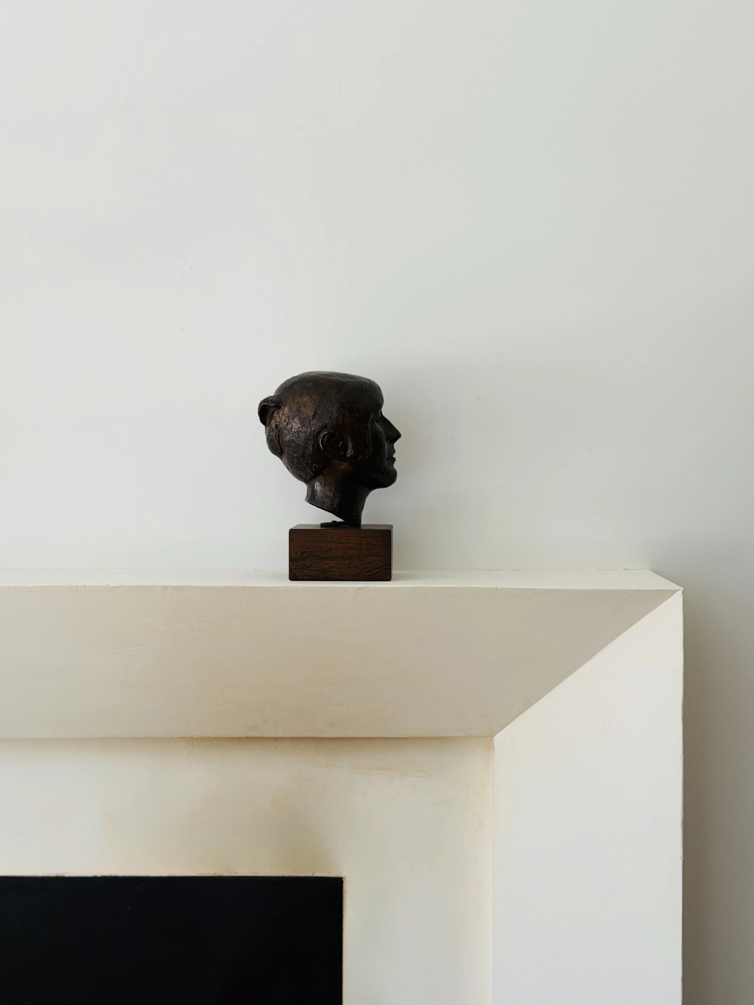 MATERI(A)NTIQUES MEDIUM BRONZE FEMALE BUST ON WOODEN STAND.4.jpg