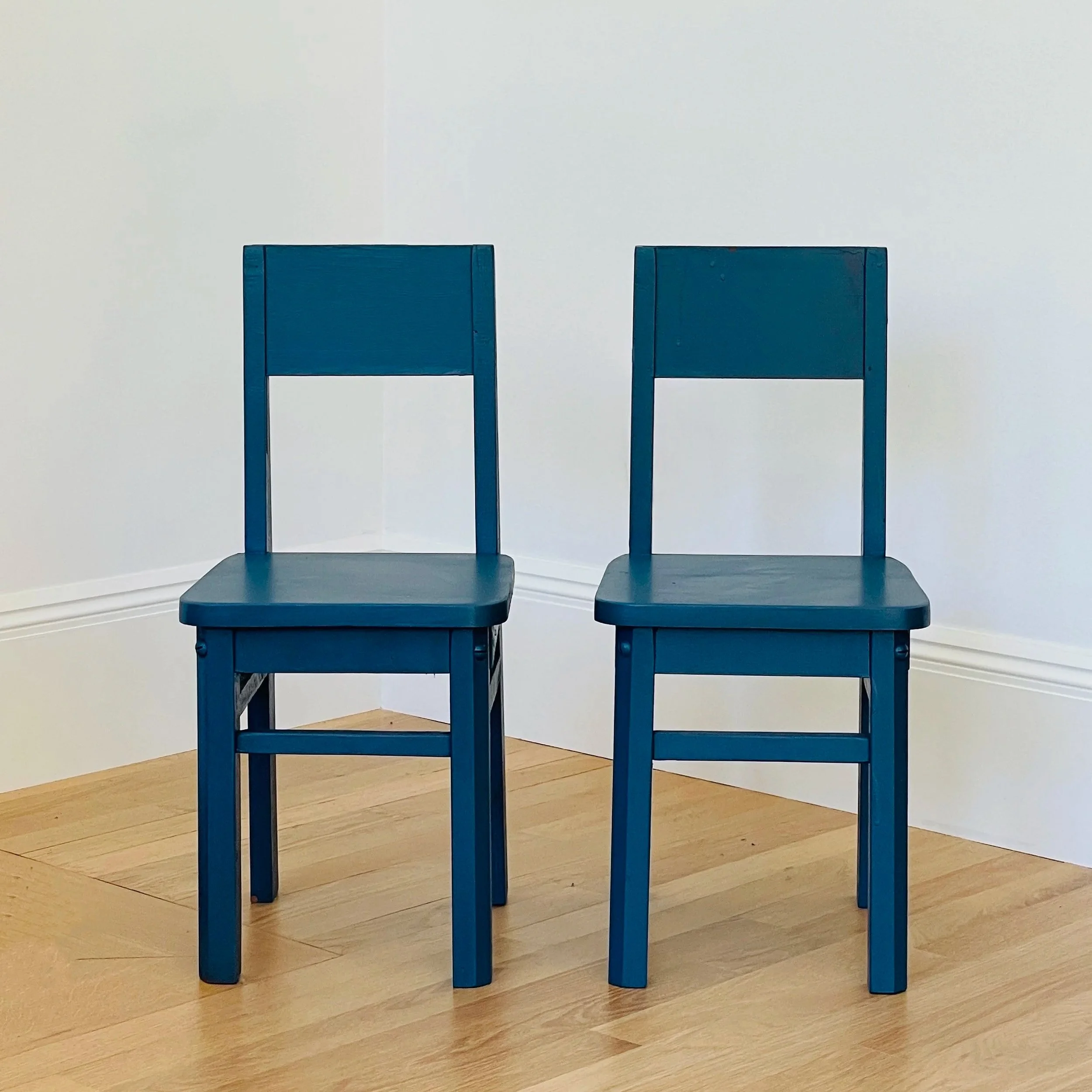 MATERI%28A%29NTIQUES+BLUE+PAINTED+WOOD+CHILDRENS+TABLE+AND+CHAIRS+SET%289%29.jpg