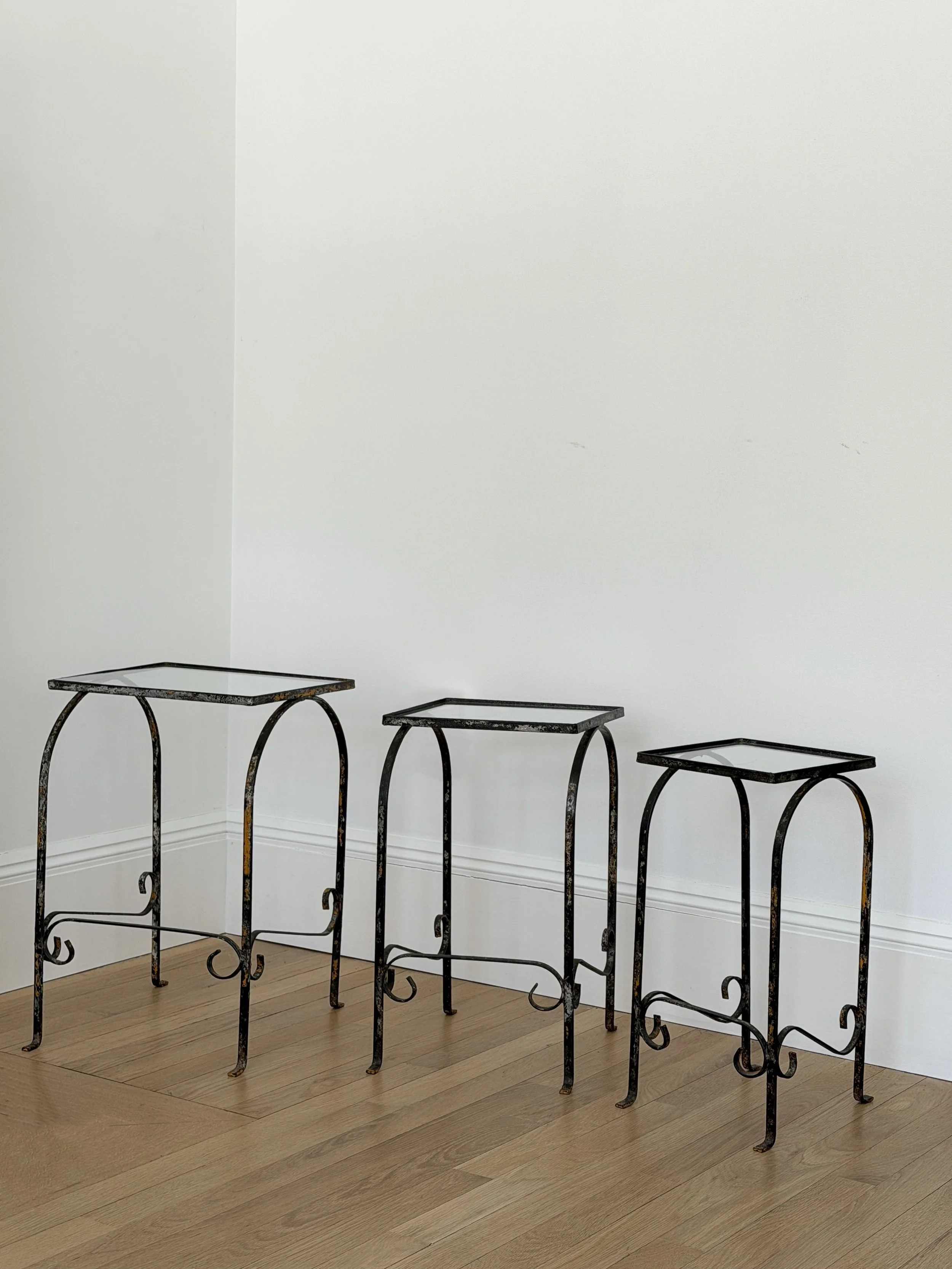 MATERI(A)NTIQUES SET OF THREE IRON NESTING TABLES WITH CLEAR GLASS TOPS.4.jpg