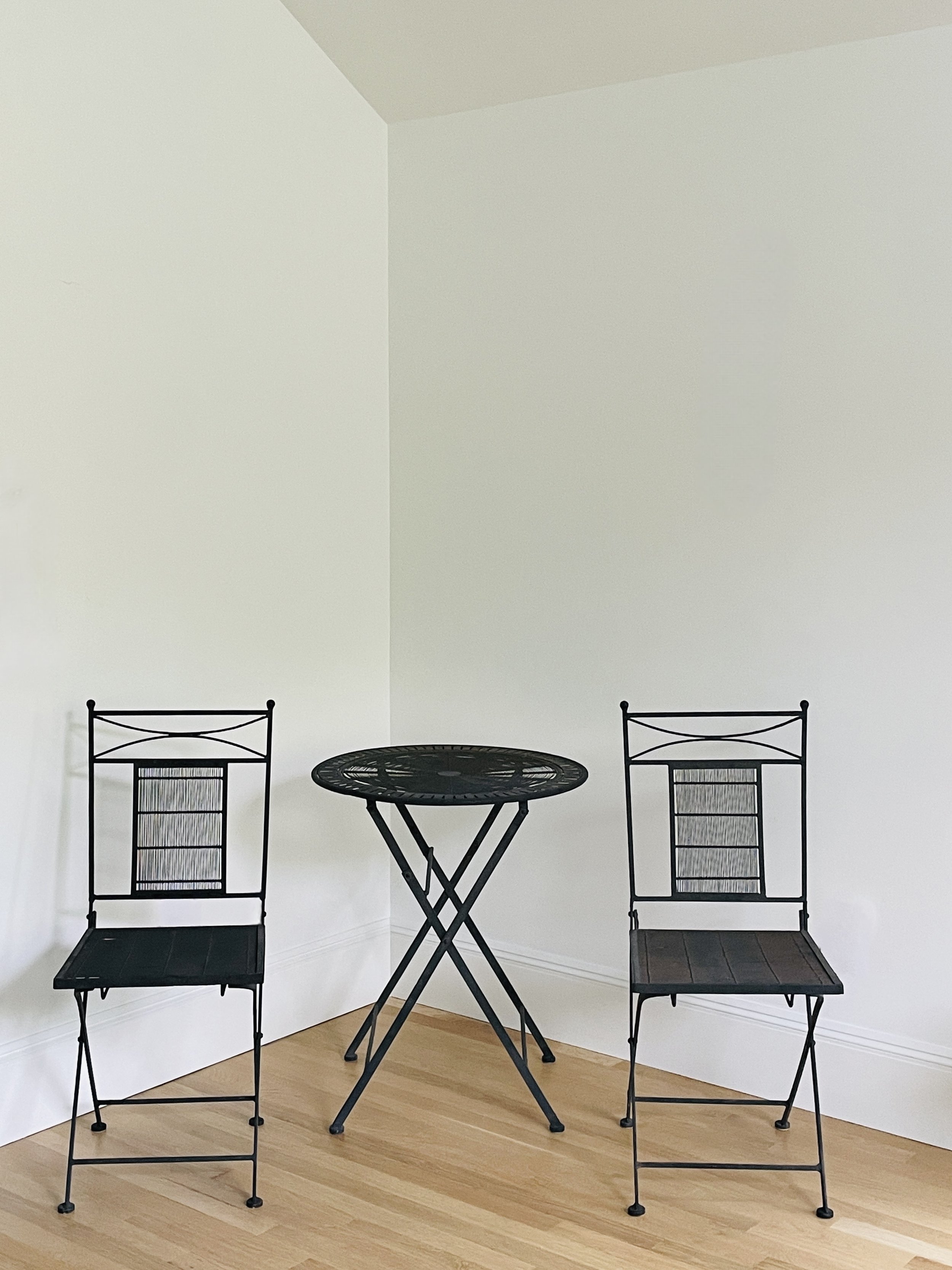 MATERI(A)NTIQUES OUTDOOR BLACK WIRE BISTRO TABLE AND CHAIRS SET(3).jpg