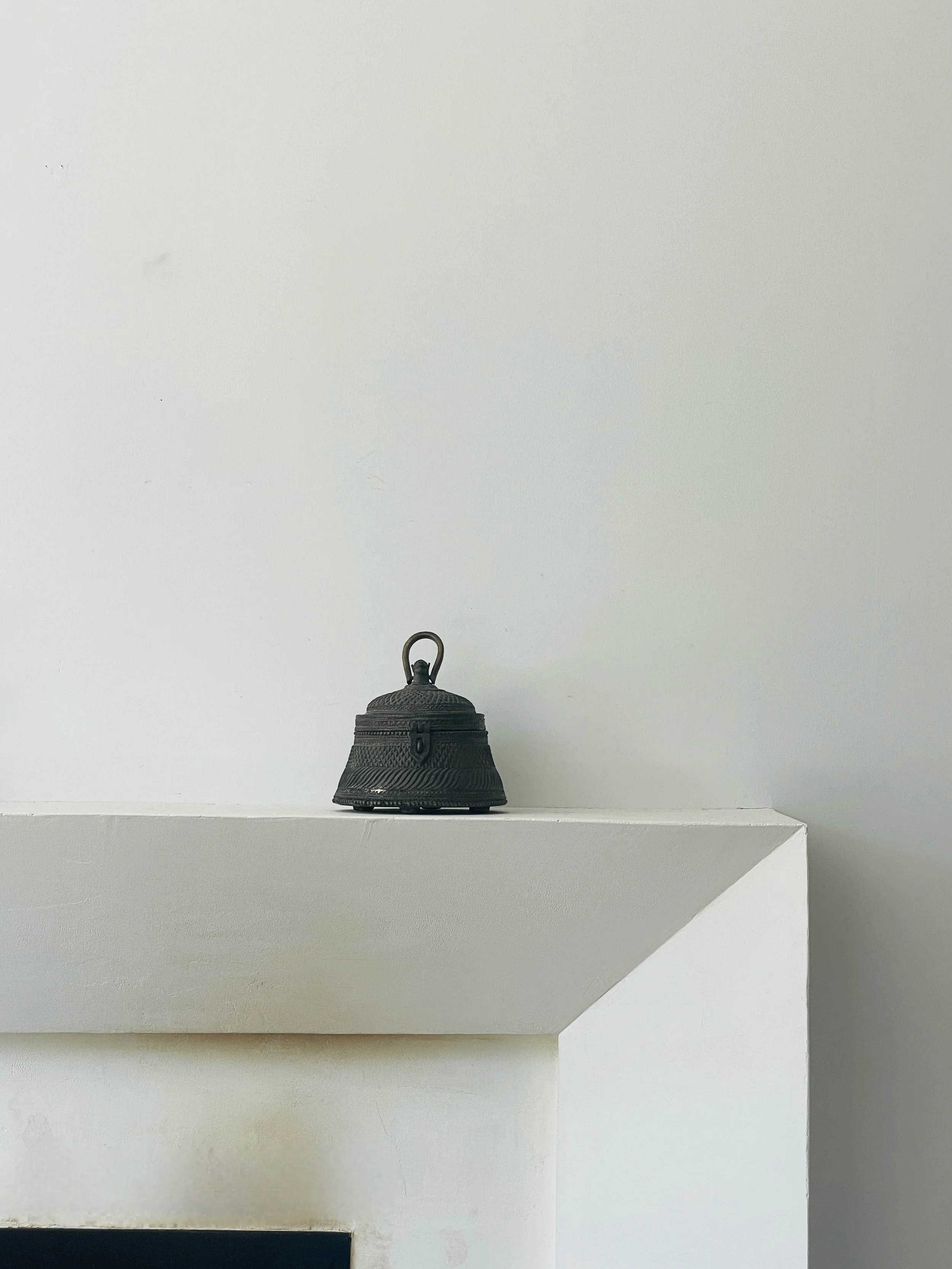 MATERI(A)NTIQUES BRONZE LIDDED VESSEL WITH TOP HANDLE.jpg