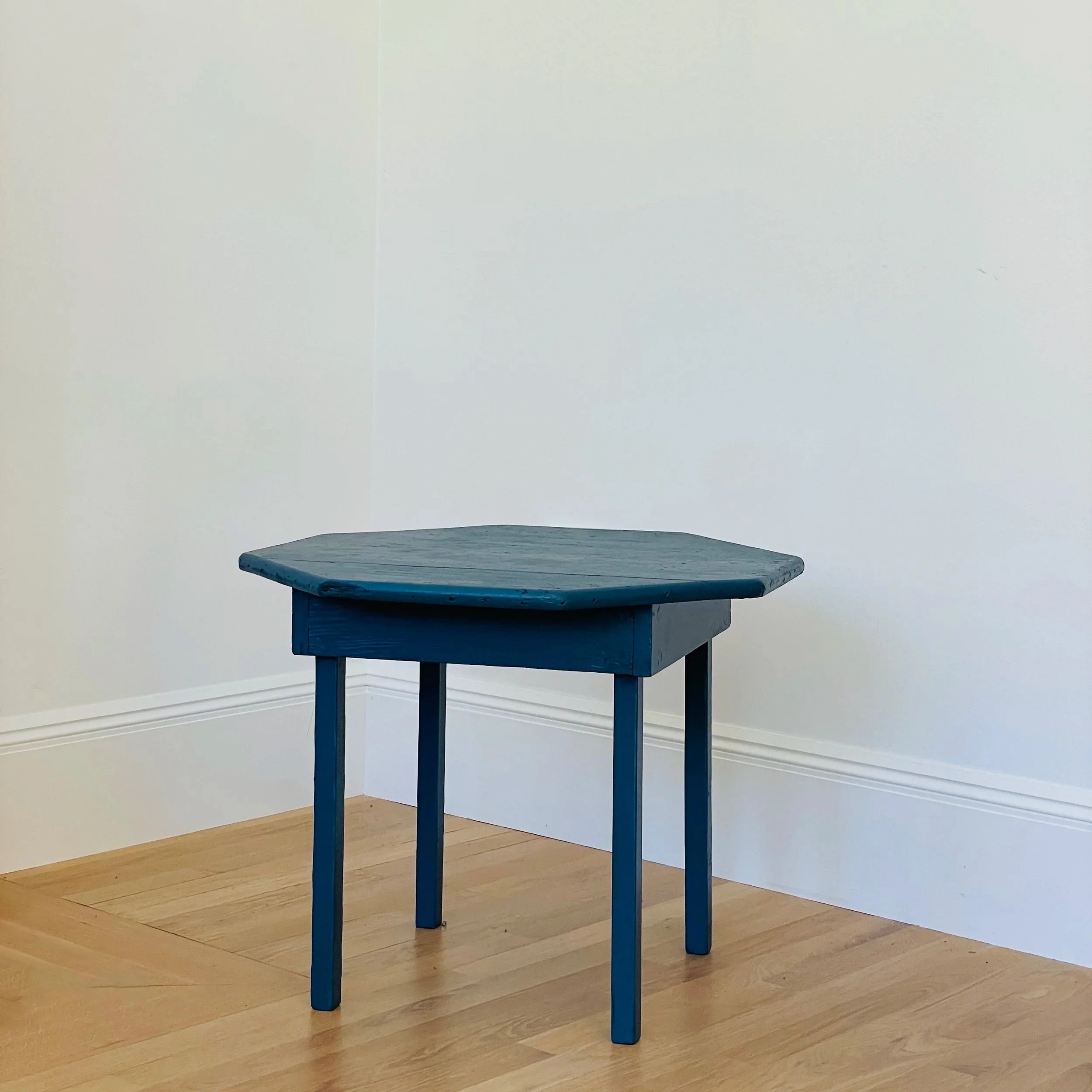 MATERI%28A%29NTIQUES+BLUE+PAINTED+WOOD+CHILDRENS+TABLE+AND+CHAIRS+SET%283%29.jpg