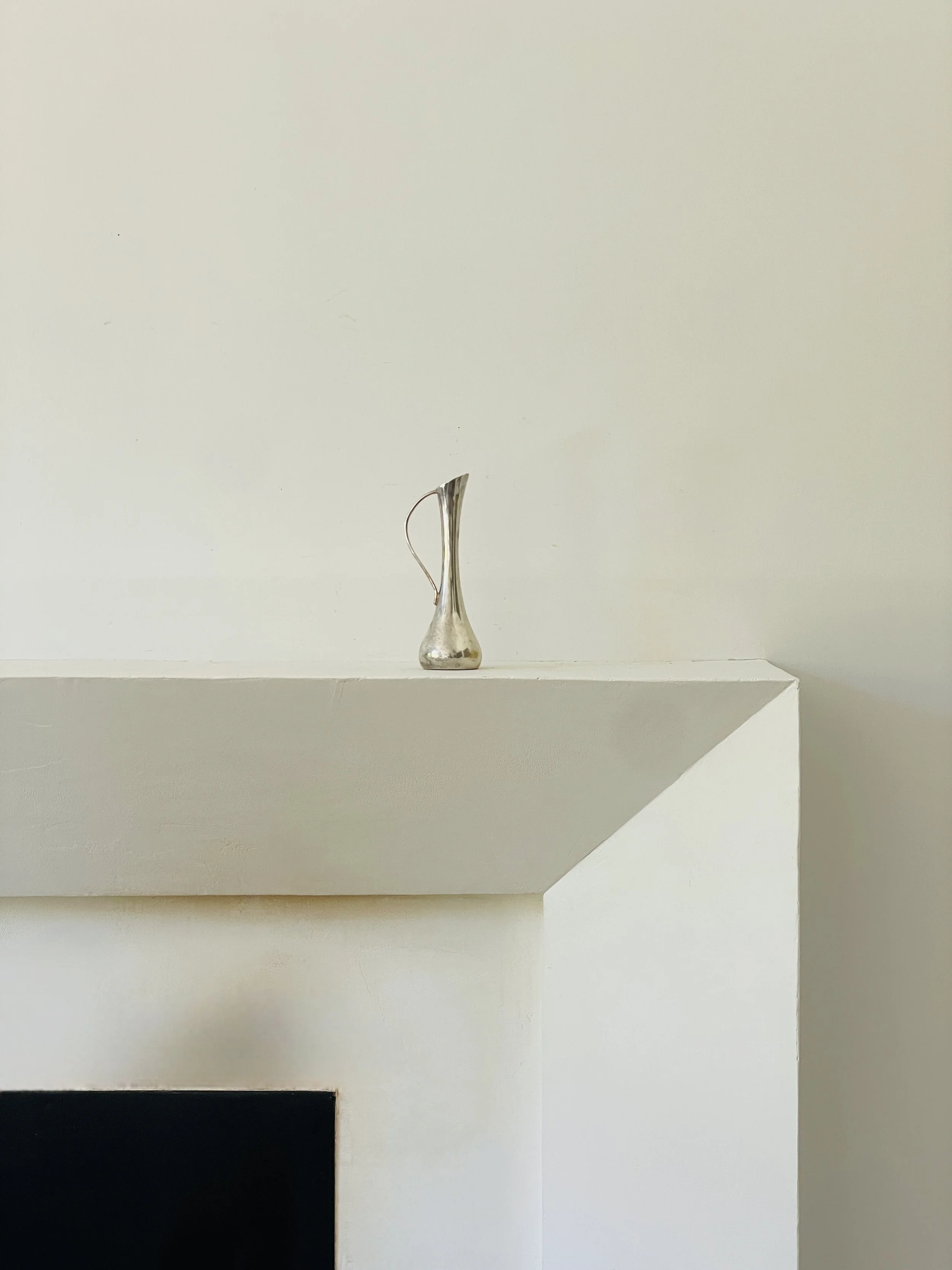 MATERI(A)NTIQUES SMALL MID-CENTURY SILVER PLATE PITCHER : VASE(5).jpg