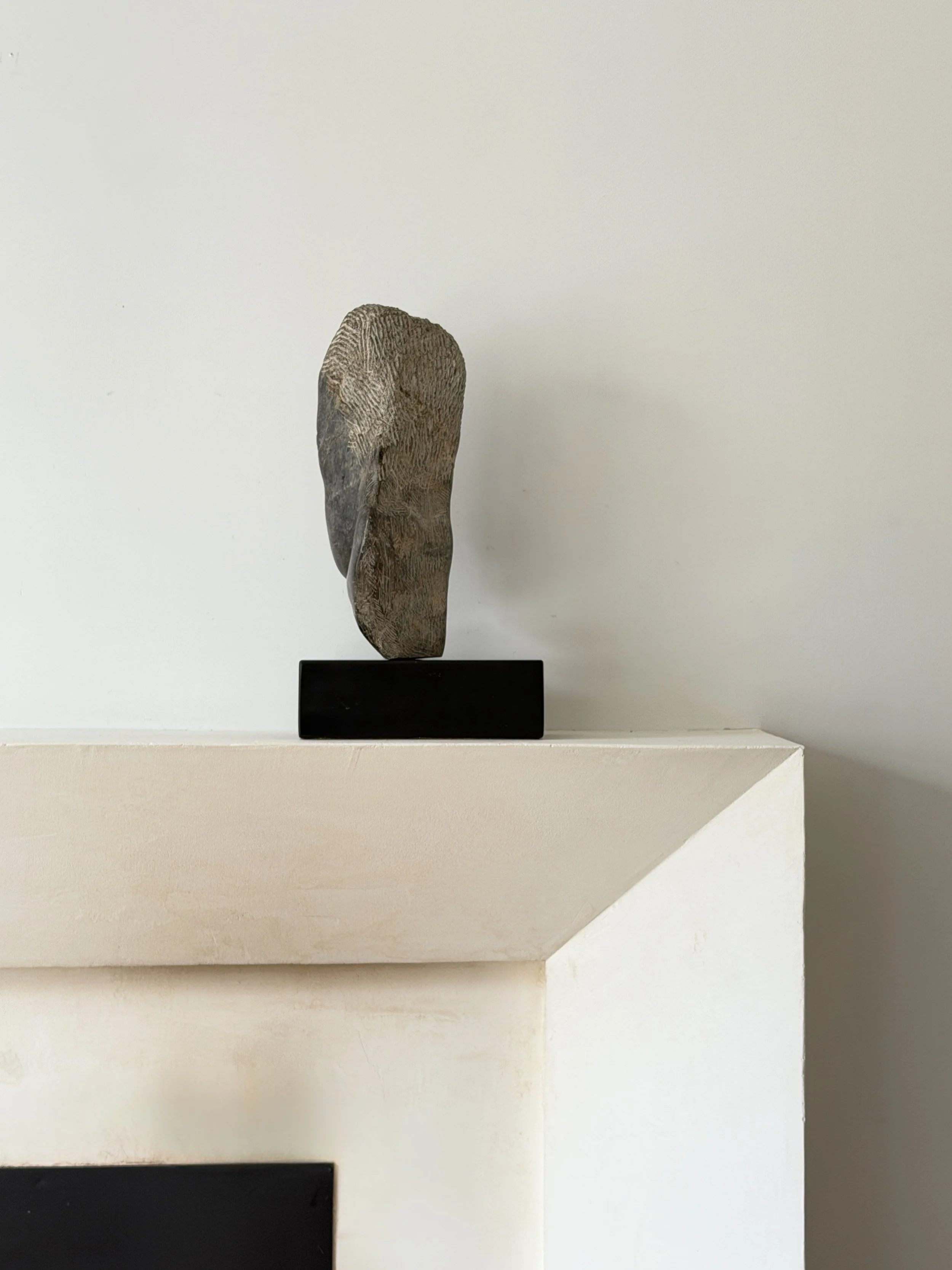 MATERI(A)NTIQUES MID CENTURY ABSTRACT MODERNIST STONE HEAD SCULPTURE 462-A(5).jpg