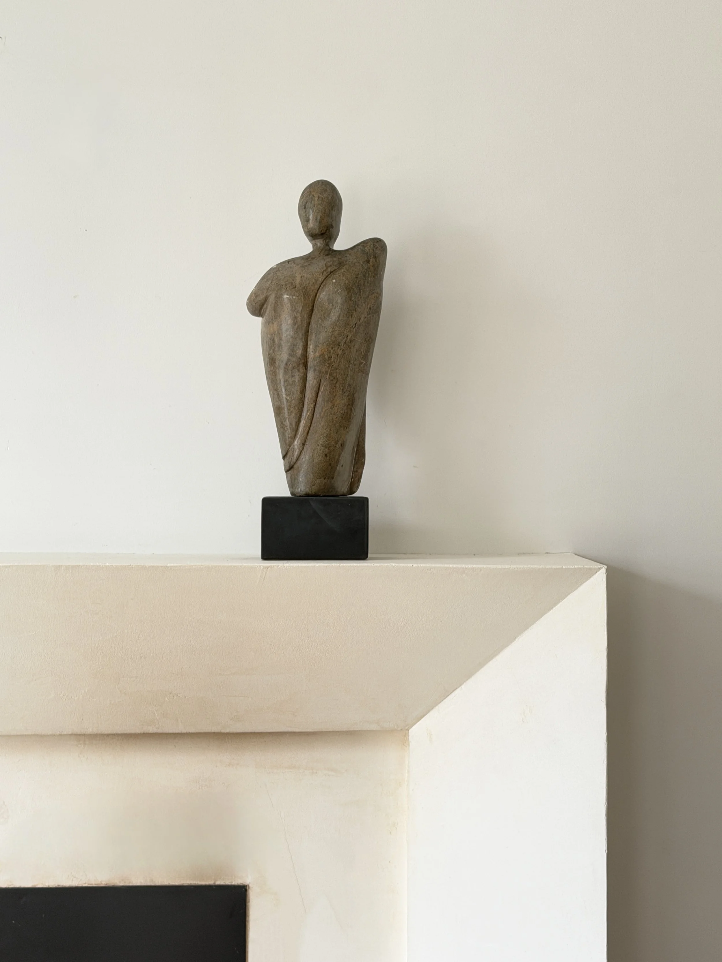 MATERI(A)NTIQUES MID CENTURY ABSTRACT MODERNIST STONE FIGURAL SCULPTURE. SIGNED HB 461-A