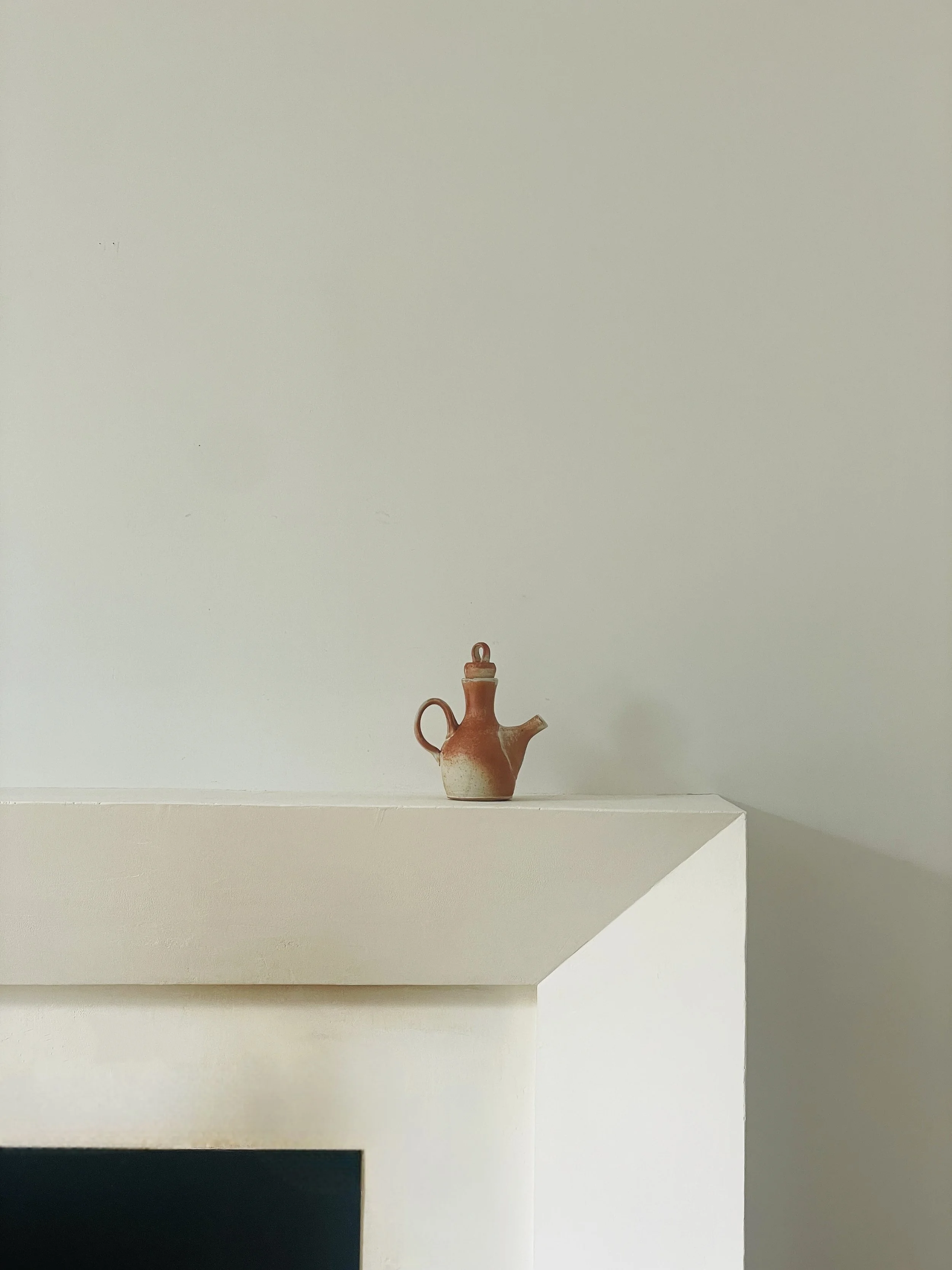 MATERI(A)NTIQUES SMALL MIXED COLOR EARTHENWARE  STUDIO POTTERY PITCHER WITH HANDLE AND LOOPED LID.jpg