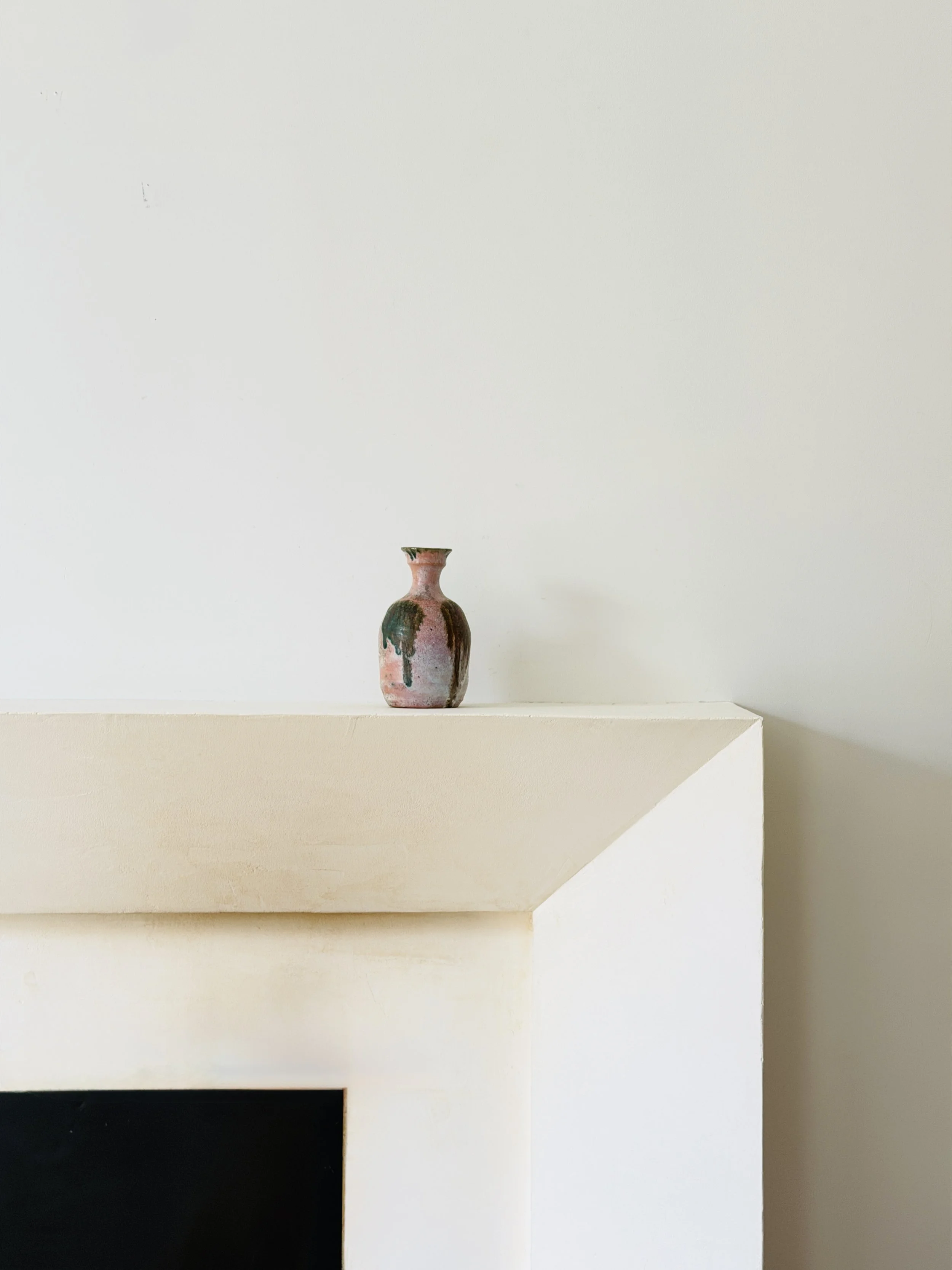 MATERI(A)NTIQUES SMALL PINK AND GREEN STUDIO POTTERY VESSEL 530-A(3).jpg