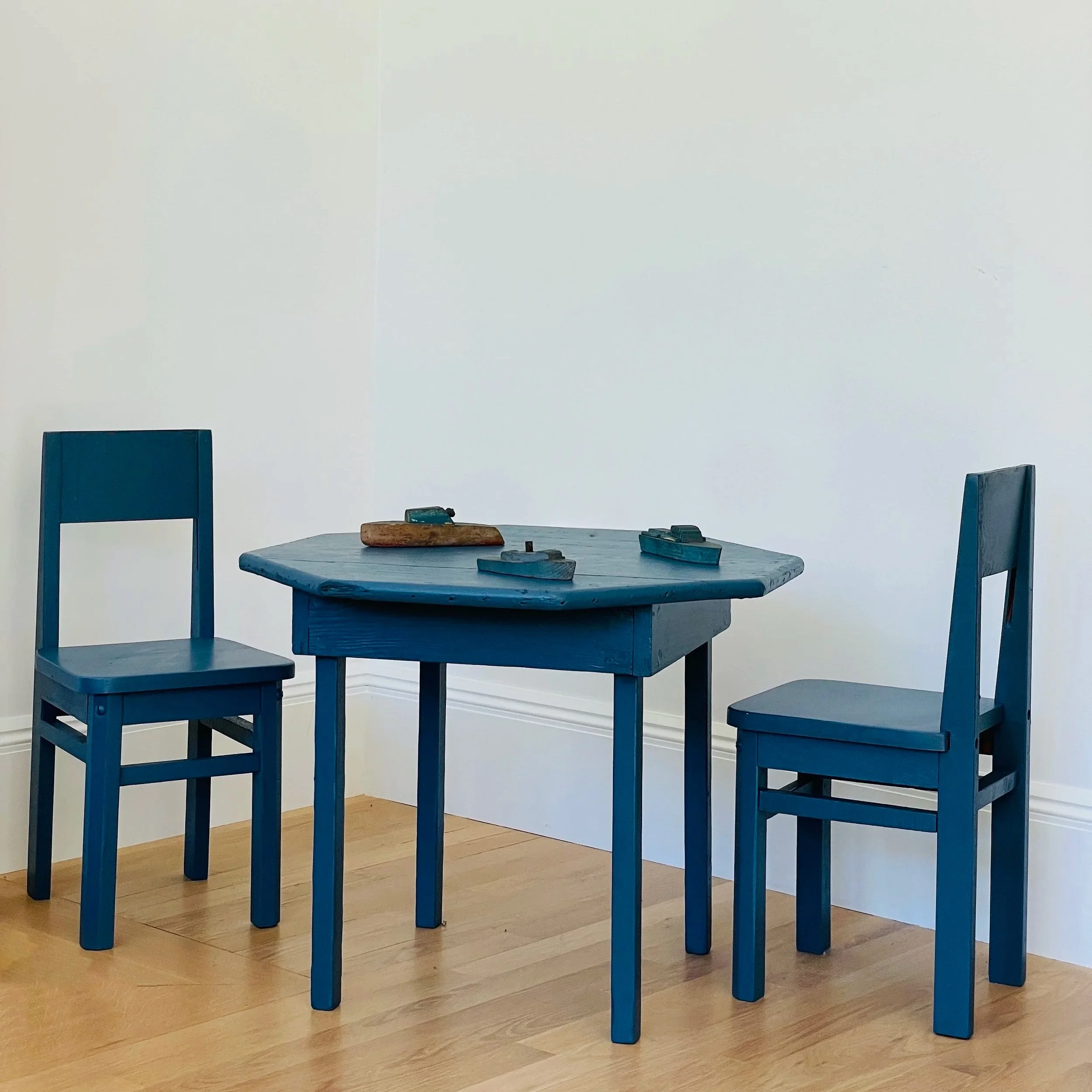 MATERI%28A%29NTIQUES+BLUE+PAINTED+WOOD+CHILDRENS+TABLE+AND+CHAIRS+SET.jpg