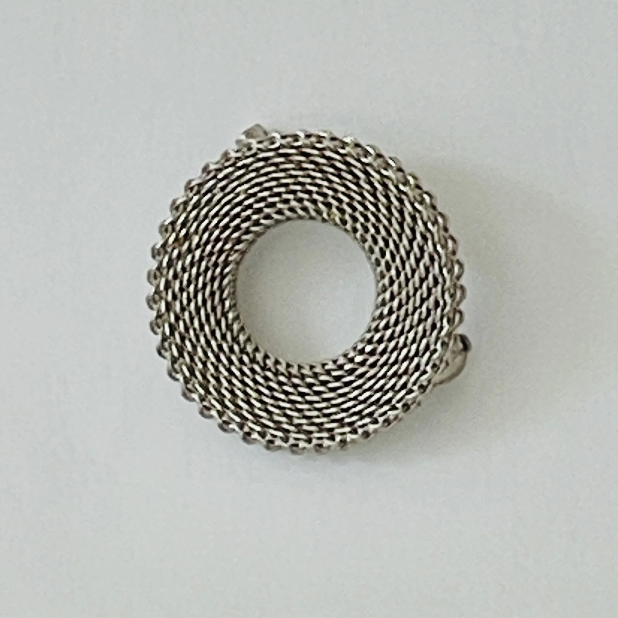 MATERI(A)NTIQUES SMALL WIREWORK CIRCULAR BROOCH : PIN.jpg