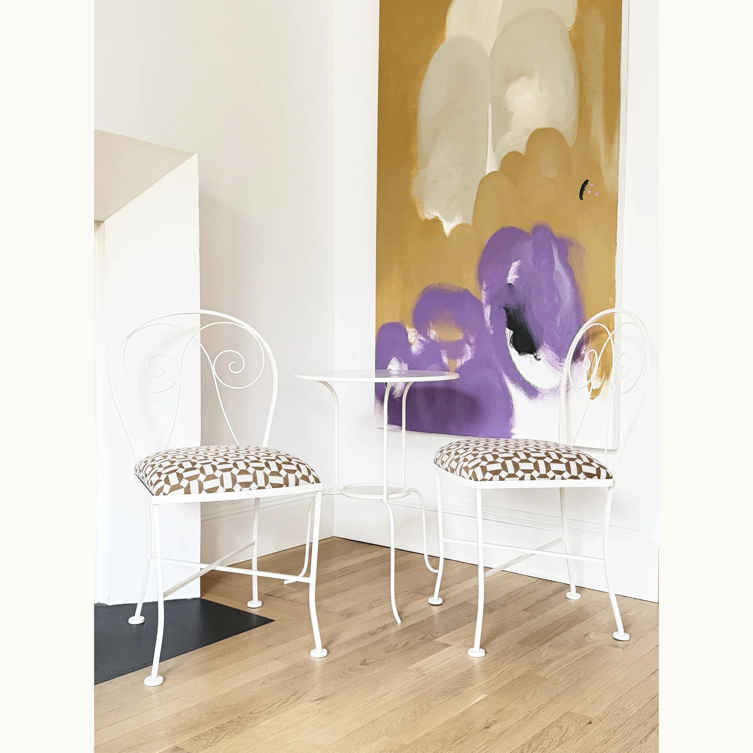 MATERI(A)NTIQUES RESTORED OUTDOOR IRON CAFE CHAIRS AND BISTRO TABLE SET WITH GEOMETRIC BEIGE/IVORY SUNBRELLA UPHOLSTERED CUSHIONS 431-A