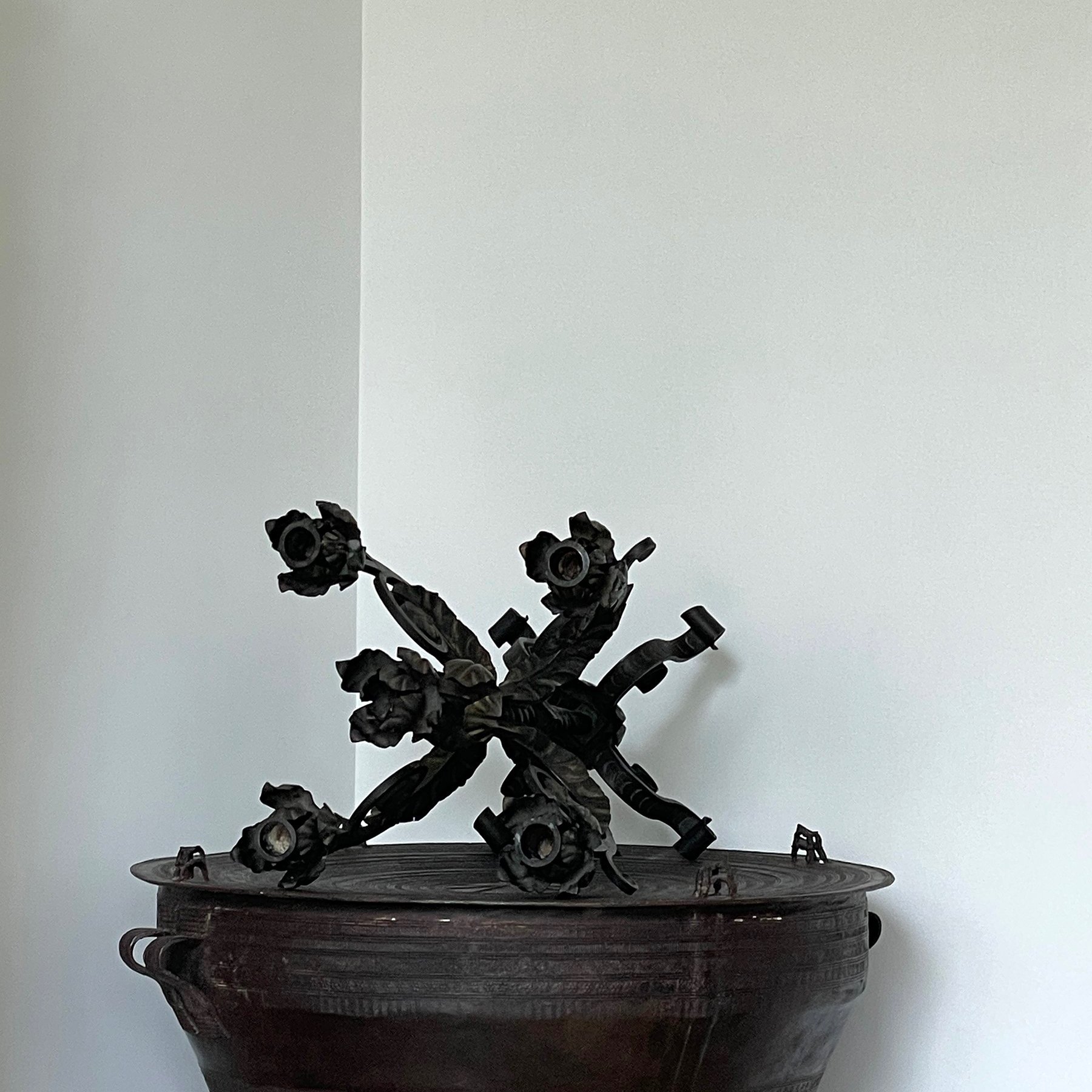 MATERI%28A%29NTIQUES+LARGE+BLACK+IRON+FLORAL+FIVE+ARM+CANDELABRA.jpg
