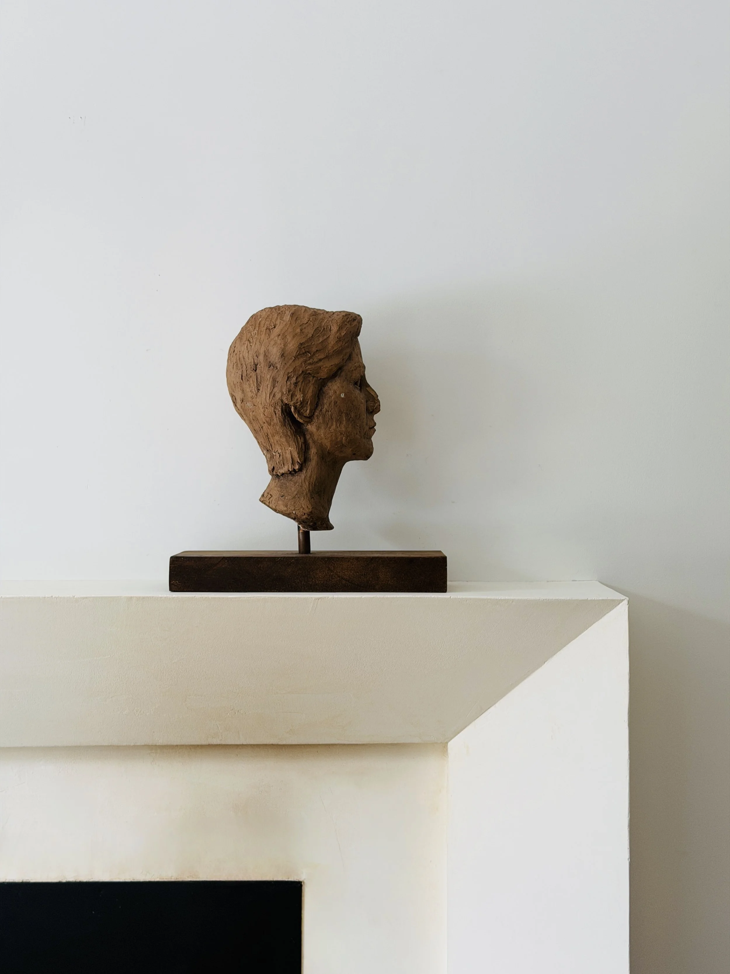 MATERI(A)NTIQUES RED CLAY FEMALE BUST ON WOODEN STAND.6.jpg